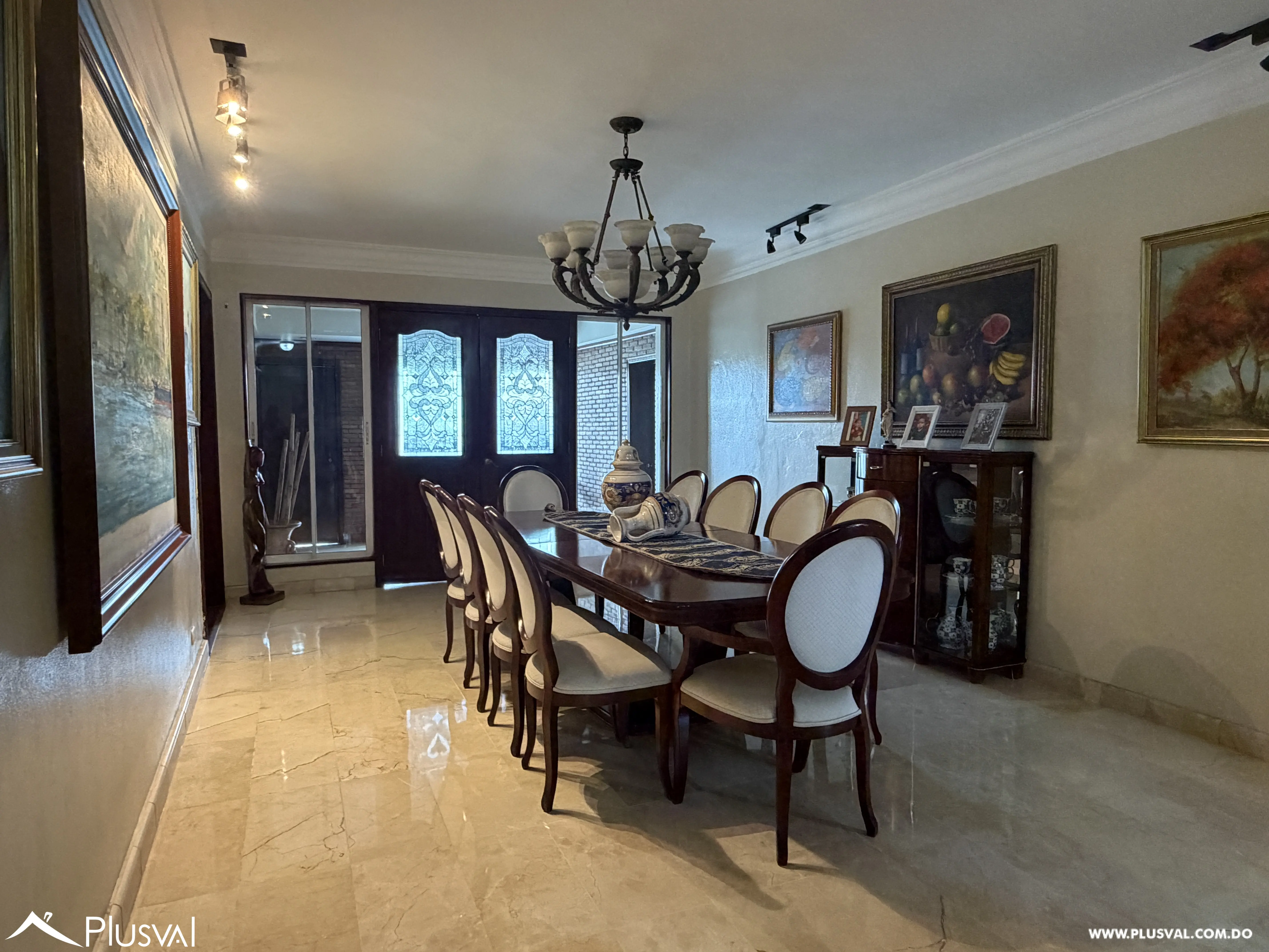 Amplia casa con piscina ubicada en Santo Domingo Oeste. 523646