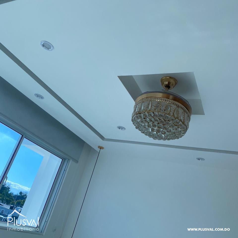 Casa Moderna de Dos Niveles en Complejo Cerrado con Diseño Funcional y Patio 483964