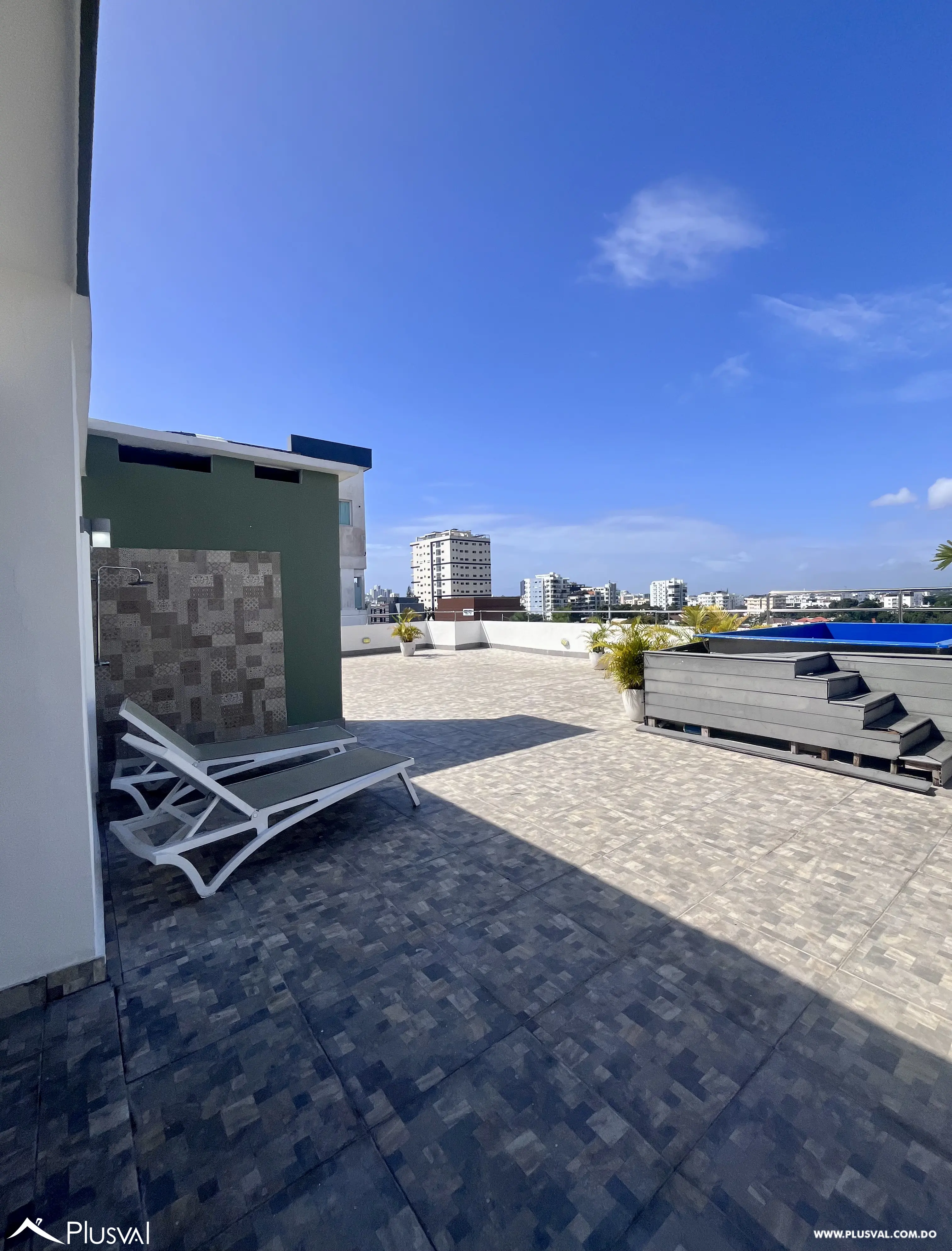 Amplio y moderno  apartamento en venta de  3 habitaciones en el millón 493693