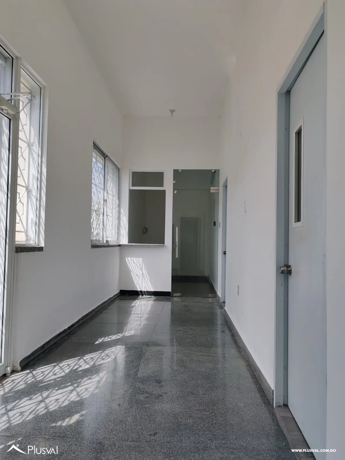 Local comercial para oficinas y centros profesionales en Gazcue 519660