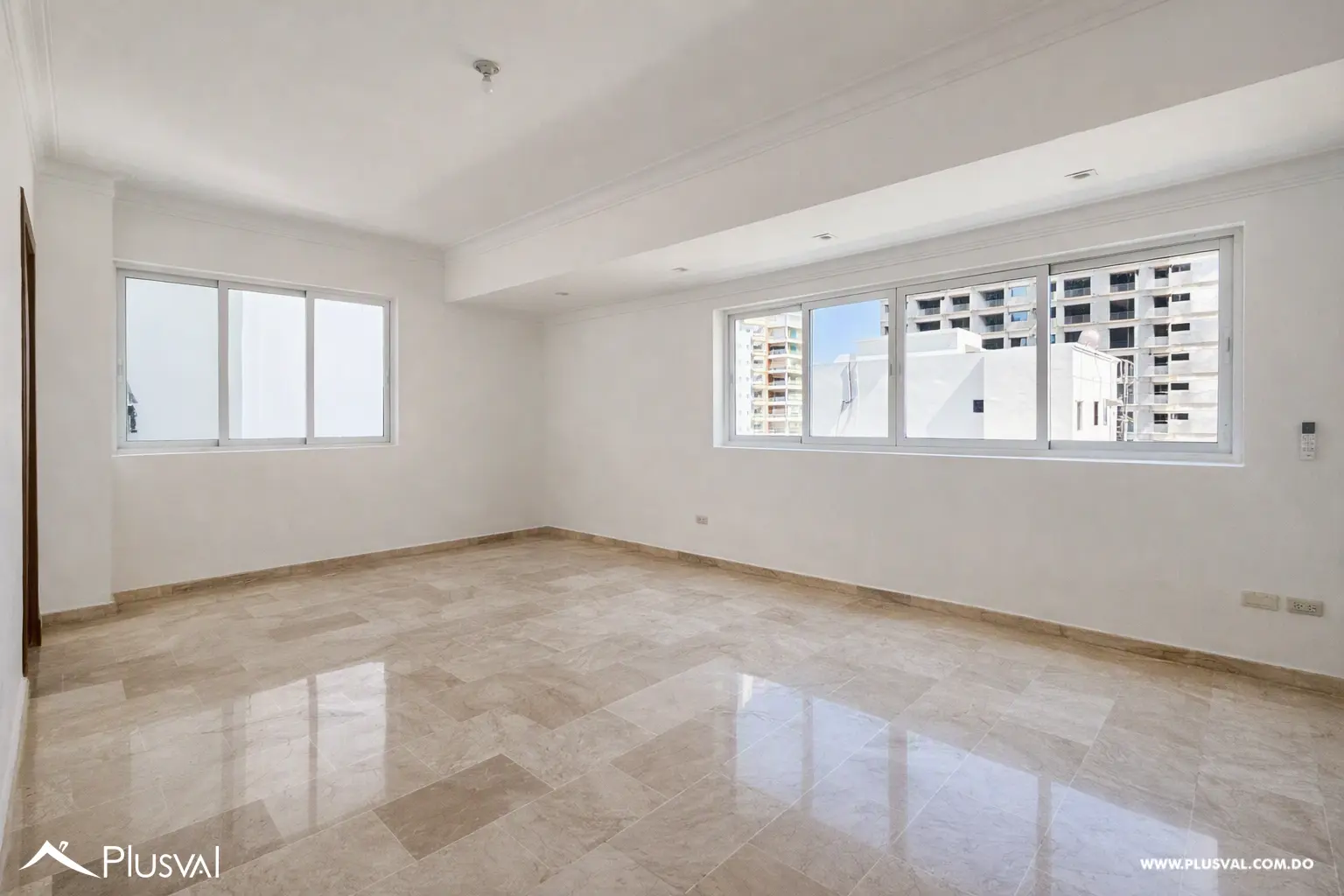 Apartamento exclusivo de 275 m² con estudio y acabados en mármol Evaristo Morales 529291