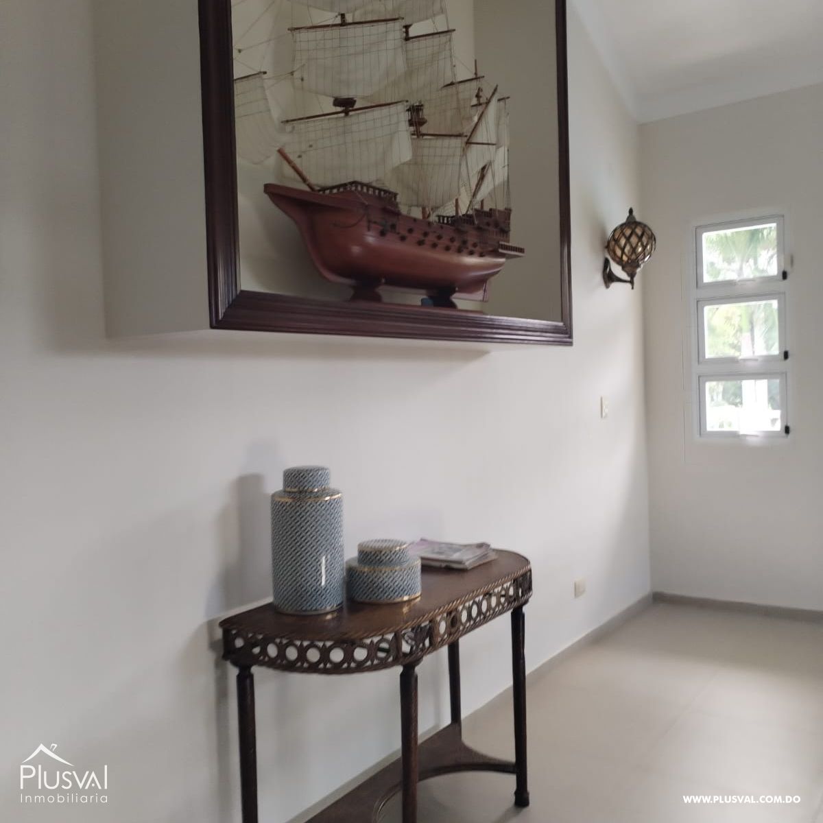 Villa en Guavaberry de dos niveles con vista hacia la piscina y campo de golf. 367958