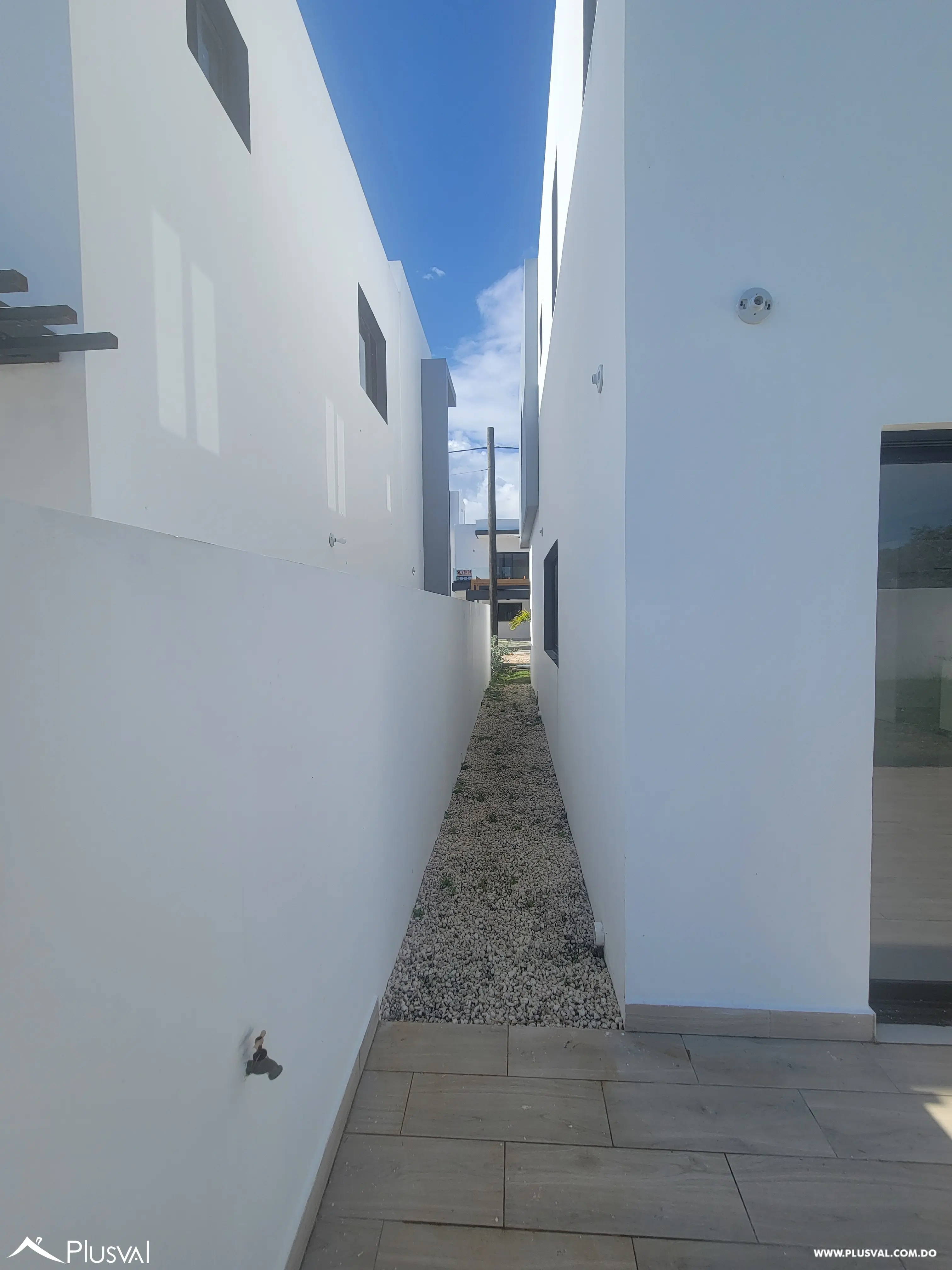 AMPLIA VILLA DE 3 HABITACIONES CON PISCINA Y PATIO EN SECTOR DEL DOWTOWN PUNTA CANA 499559
