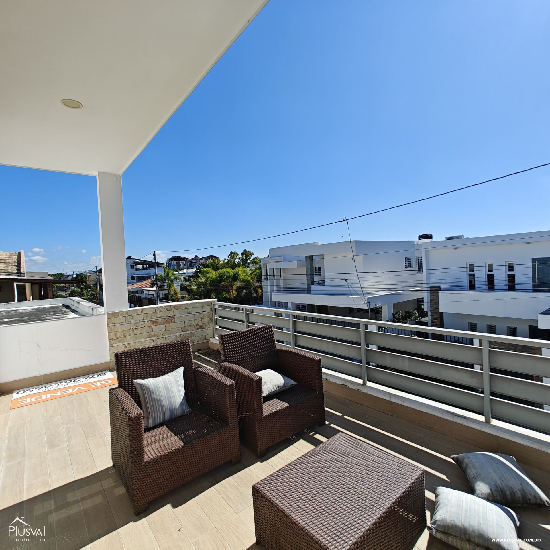 Venta de  Casa con Piscina en Los Robles, La Vega. 410919