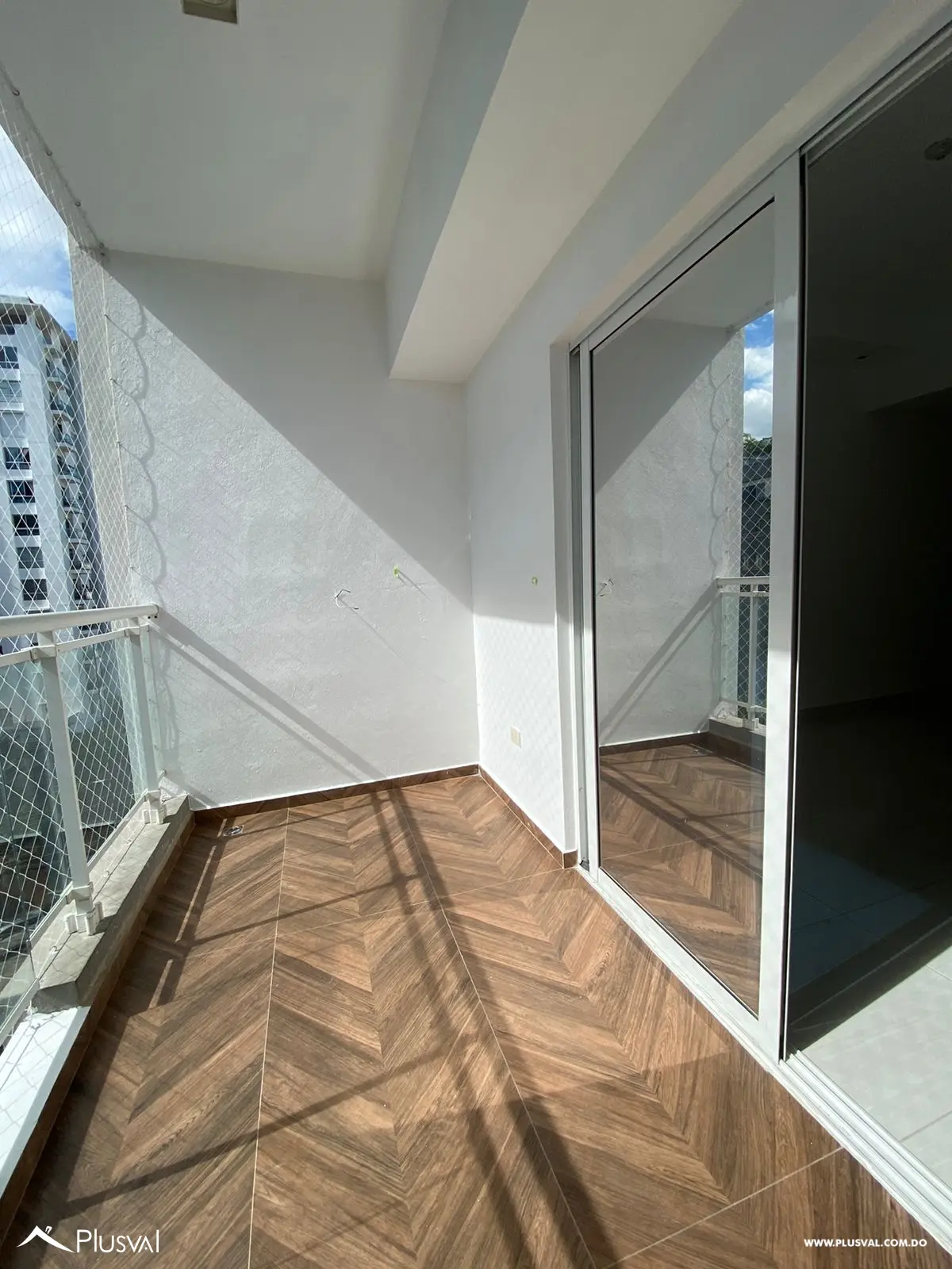 Amplio apartamento para alquiler en Evaristo Morales. 472761