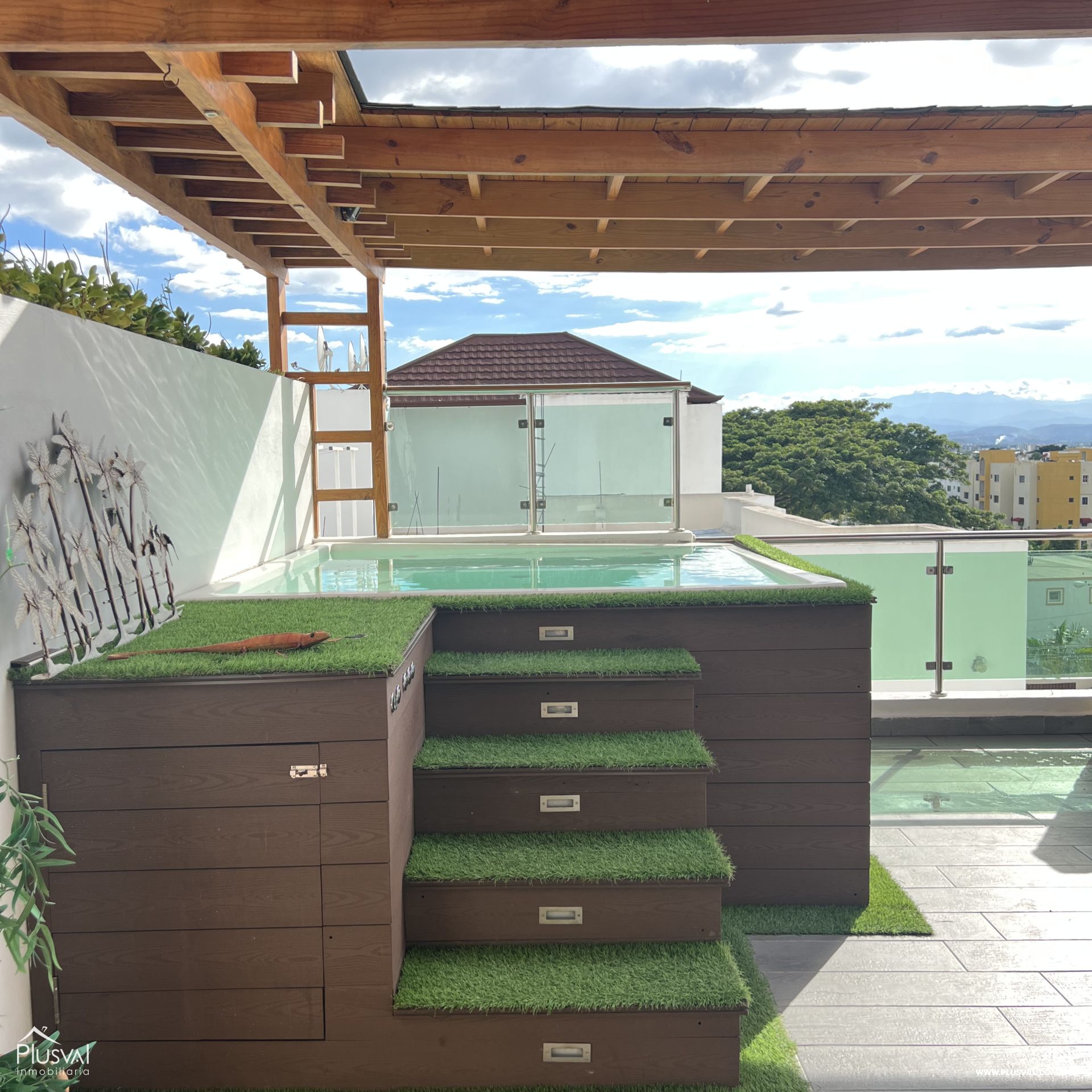 Amplio penthouse en venta en zona privilegiada de Santiago. 246006