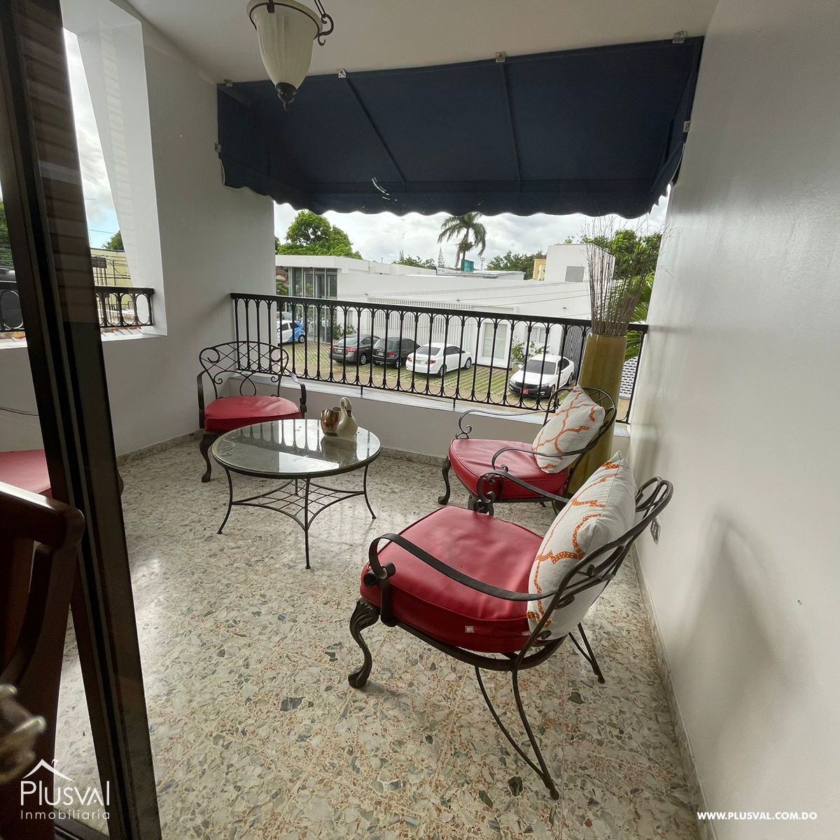 Hermosa casa con amplio patio, ubicada en zona privilegiada de Santiago. 290658