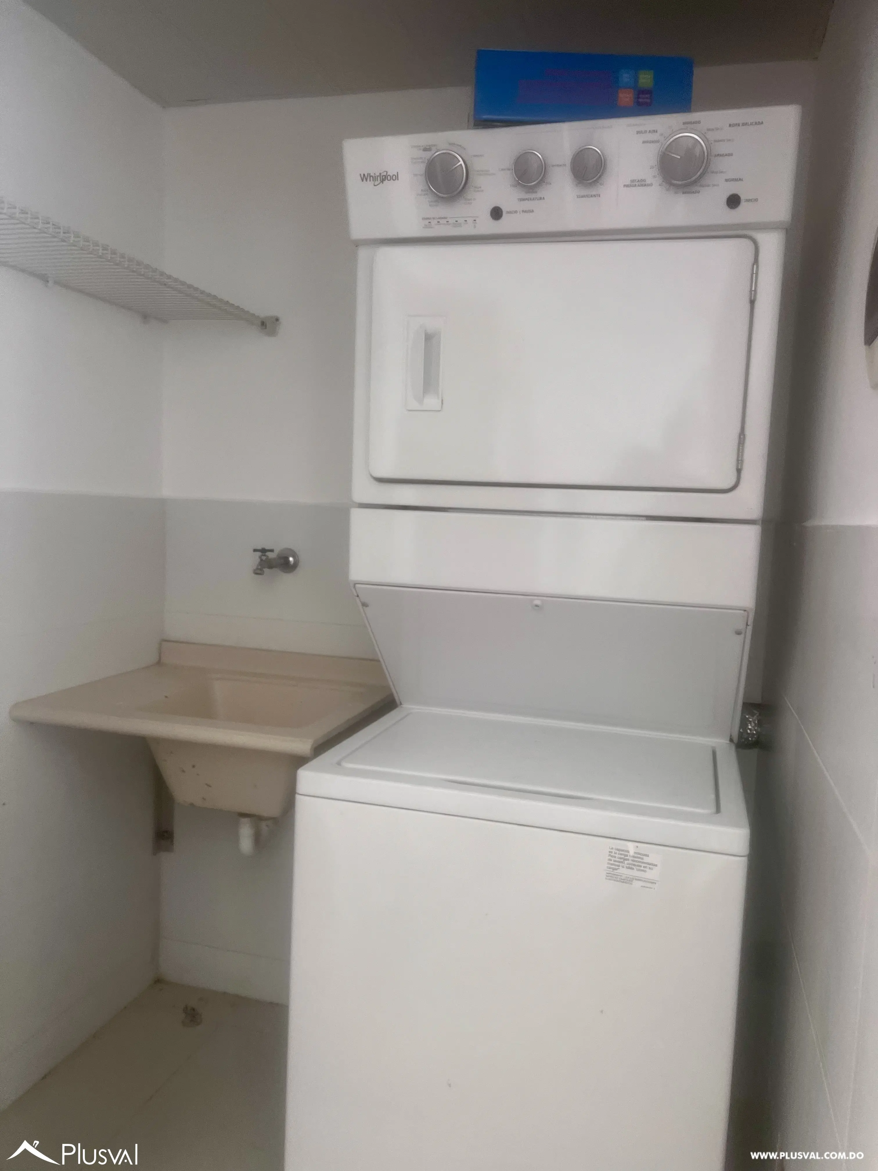 Alquiler con línea blanca incluida en Gazcue. 471300