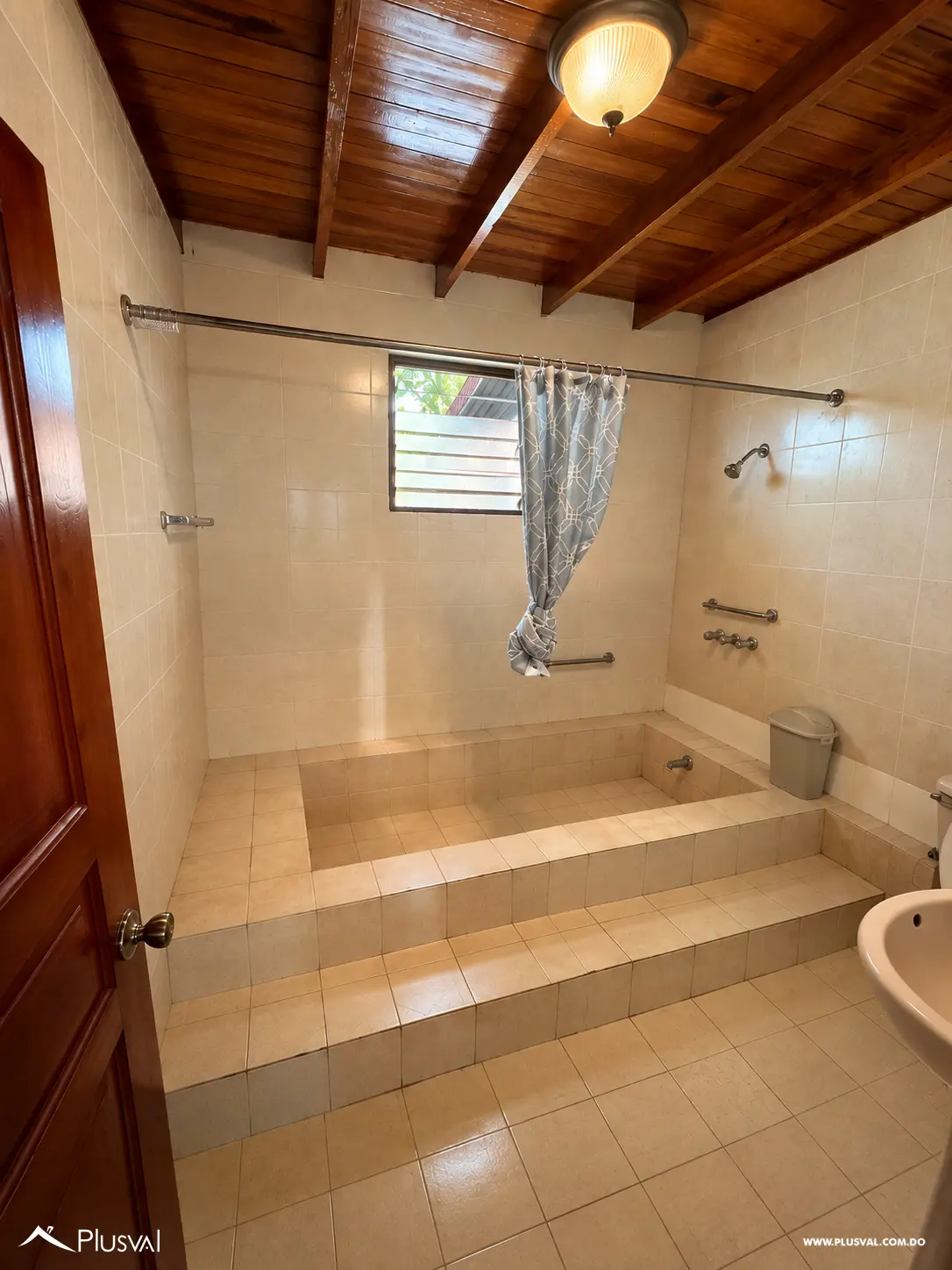Villa de 3 Niveles con Jacuzzi en Villas Alpes, Jarabacoa 531178