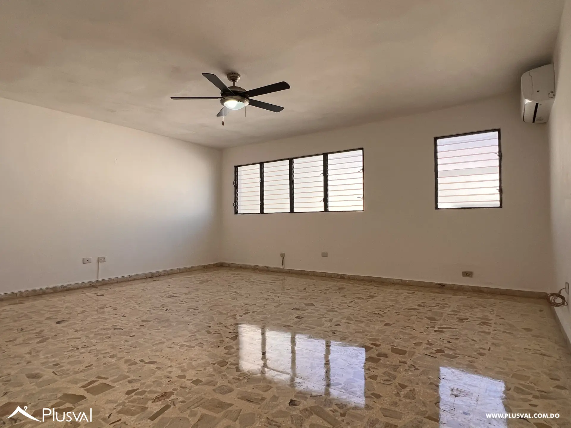 Apartamento muy amplio en Paraíso en Alquiler frente a Agora Mall 512013