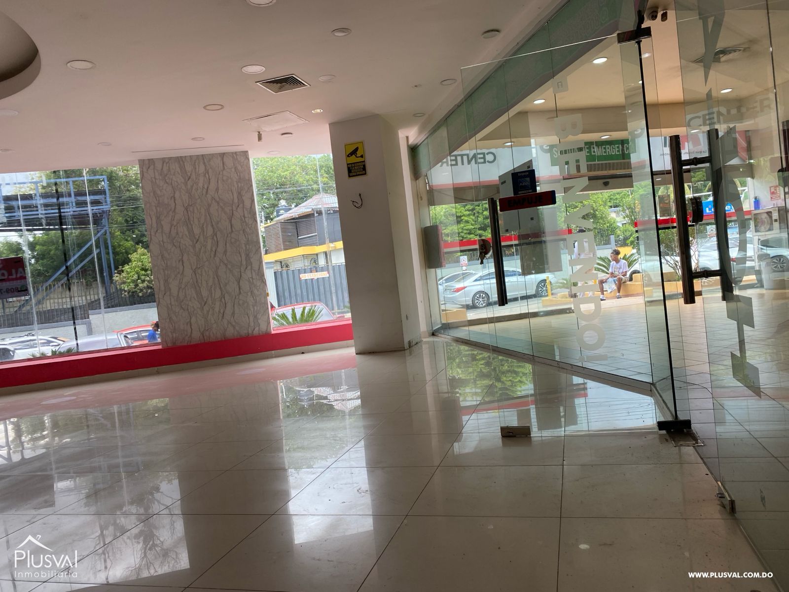 Local Versátil y de Alta Visibilidad en la Av. 27 de Febrero 476240