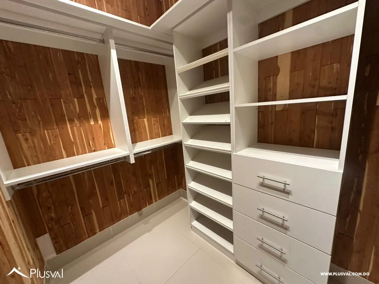 Alquiler de apartamento de 3 habitaciones en Evaristo Morales 470020