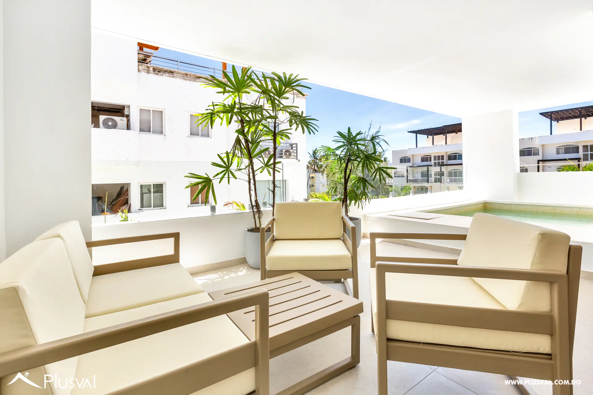Penthouse dúplex con terraza panorámica y piscina privada a pasos de la playa en Los Corales 487823