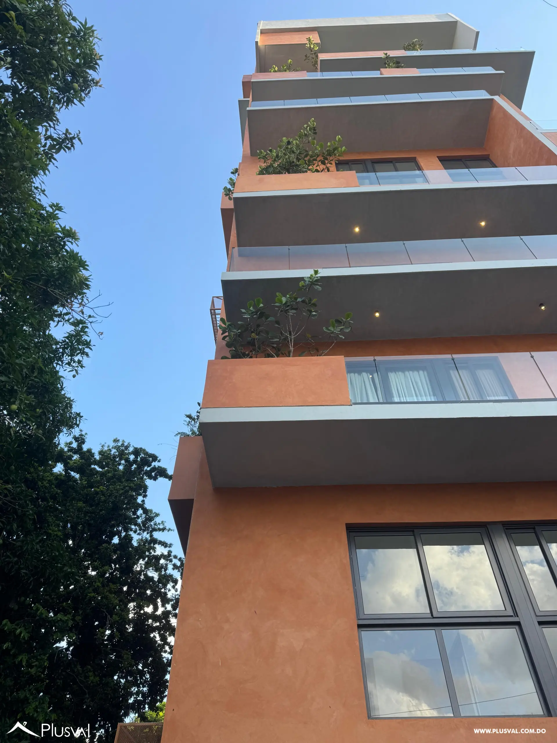 Apartamento de 2 habitaciones en alquiler en el exclusivo sector La Esmeralda. 469512
