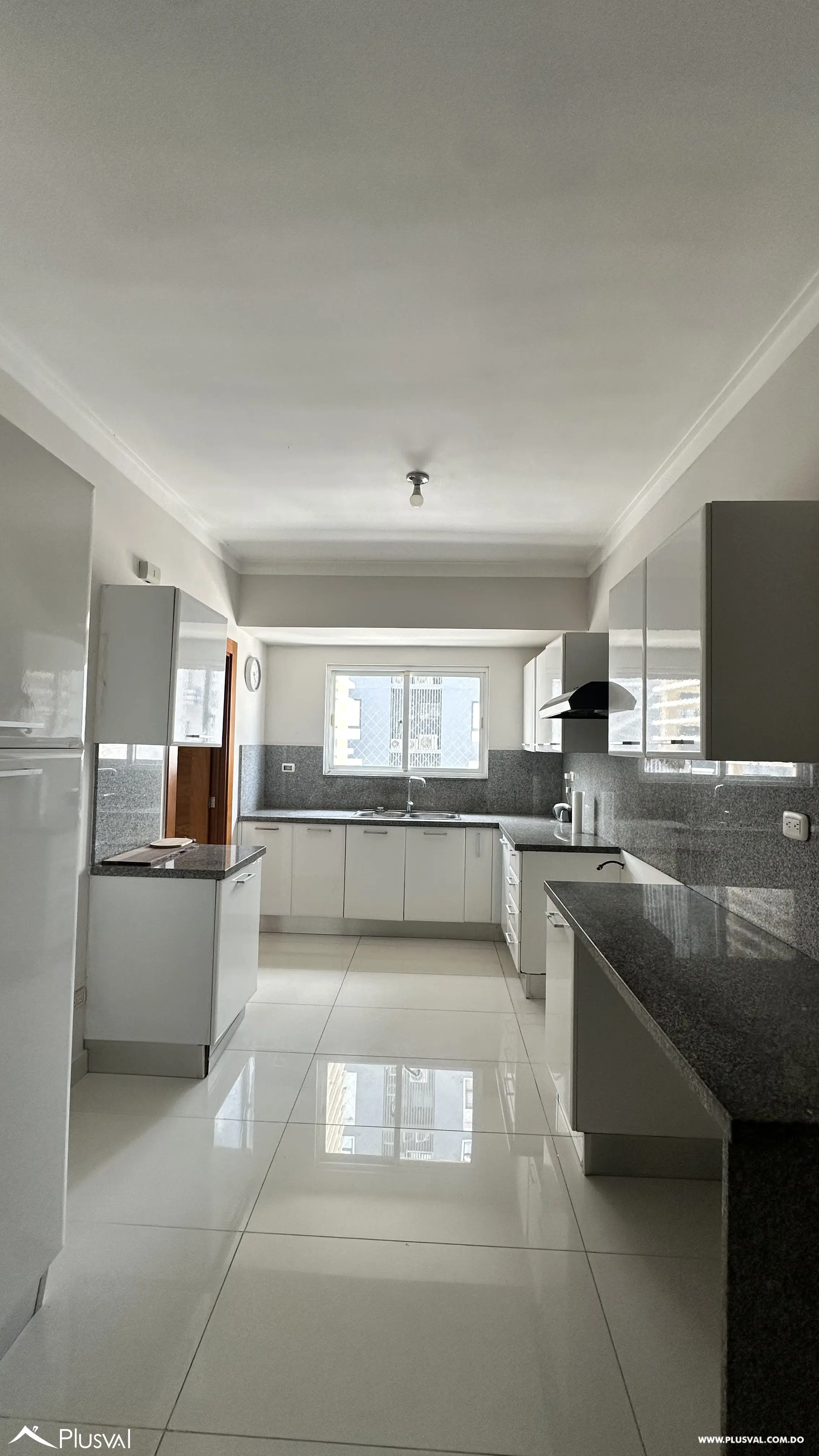 Apartamento de 2 habitaciones en venta en Naco con 2 parqueos y amenidades 514438