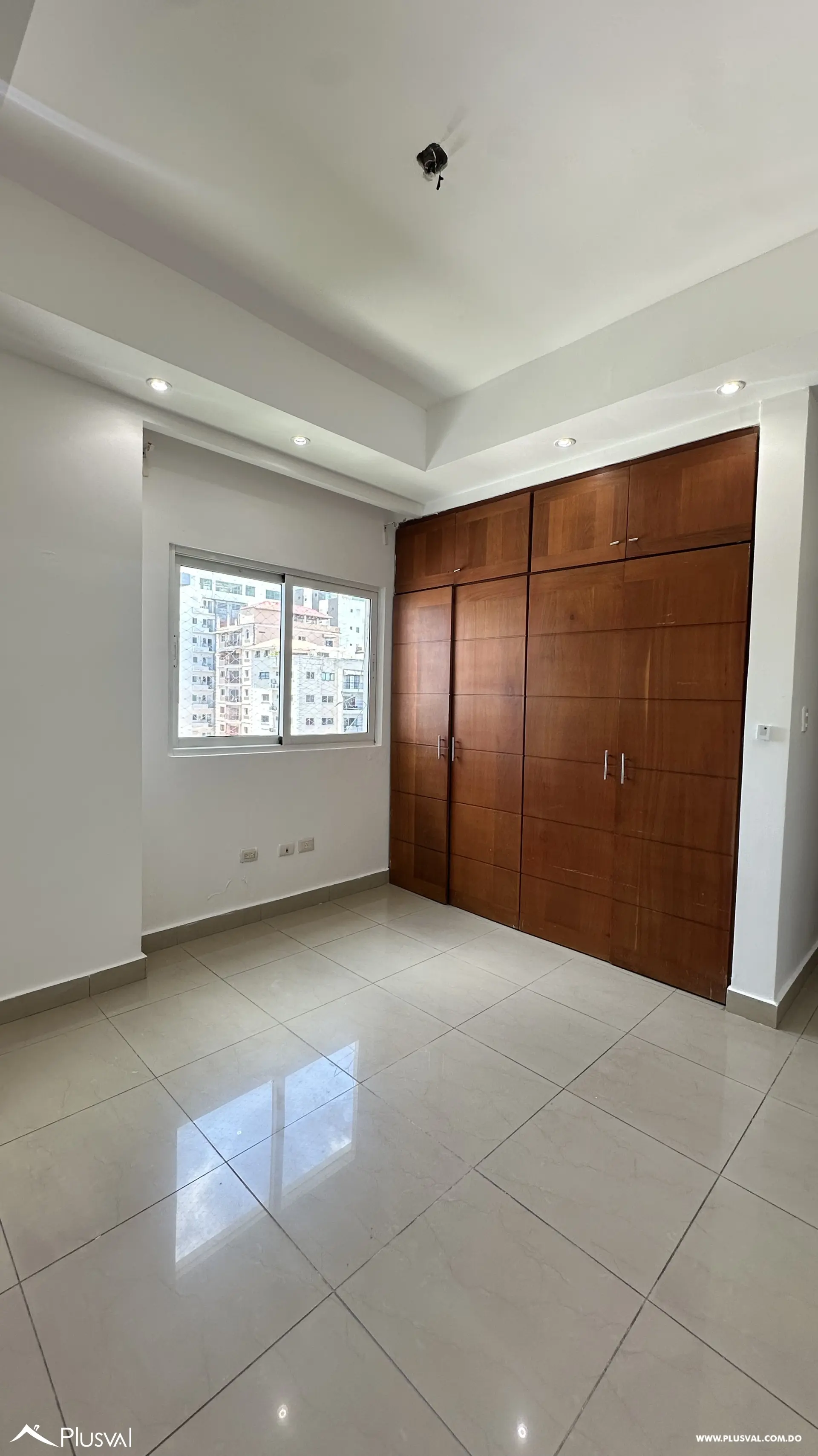 Apartamento en Venta de 3 Habitaciones en Evaristo Morales con 2 Parqueos 518296