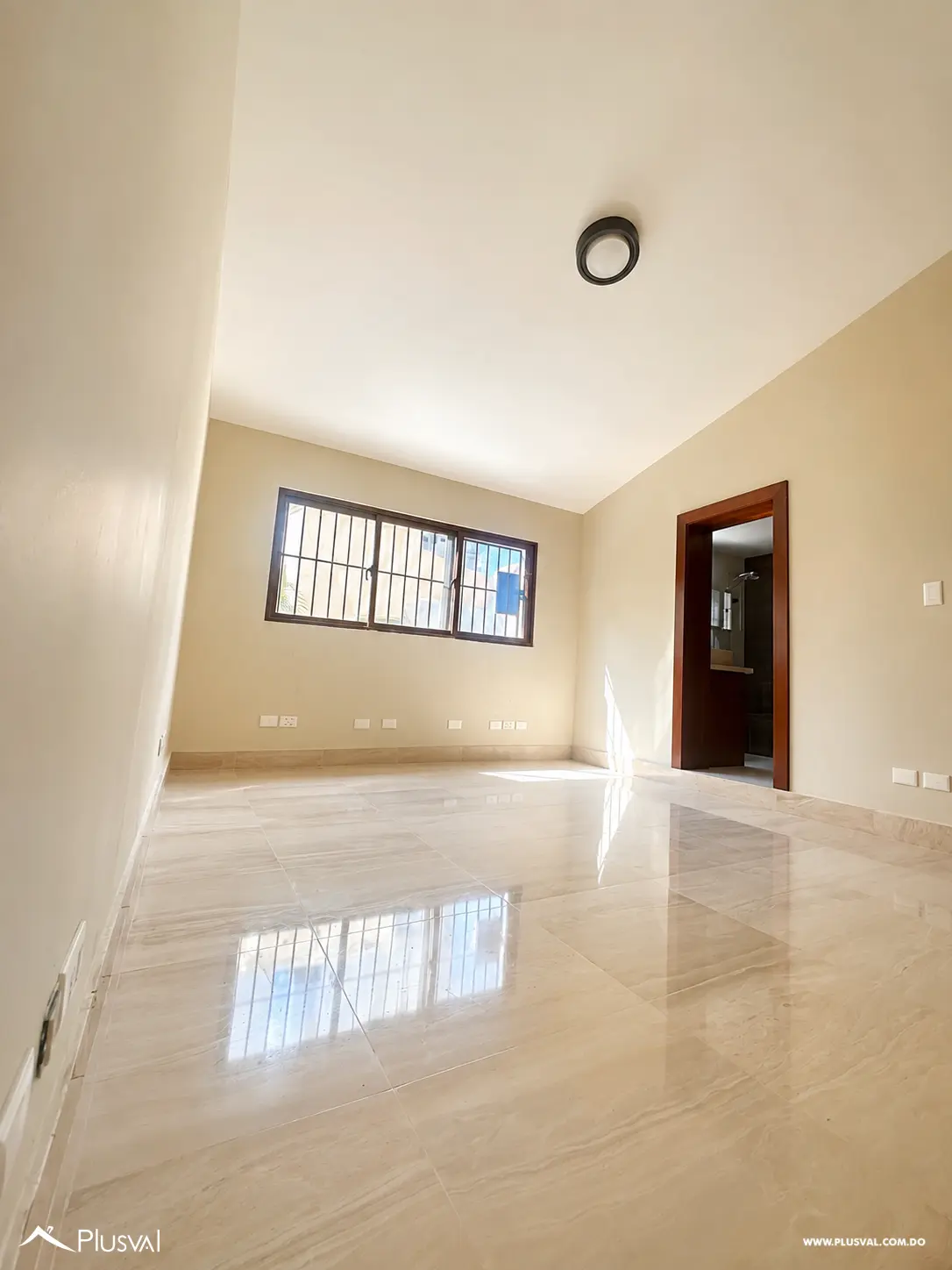 Casa en alquiler en Ensanche Paraíso | Uso residencial o comercial 520025