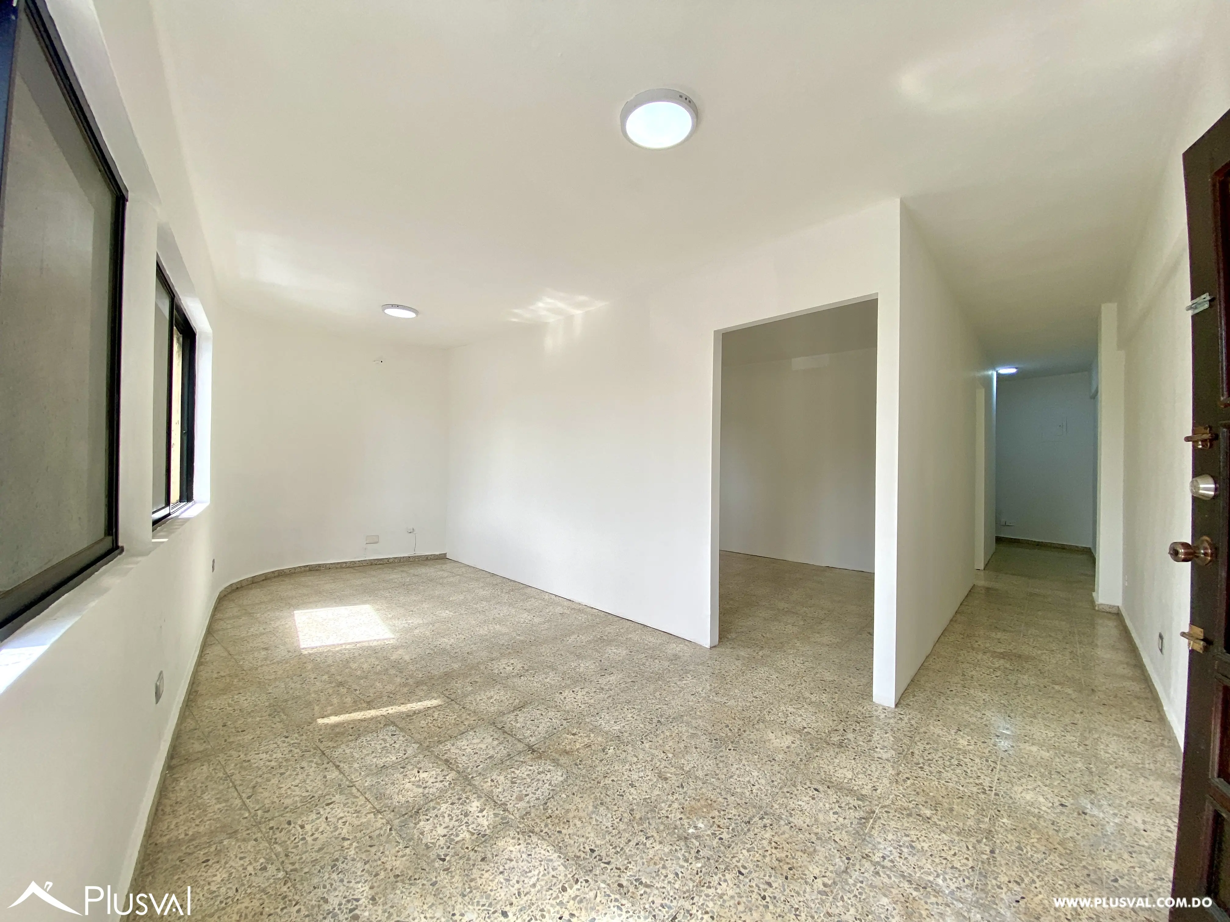Local Comercial en Alquiler en Gazcue con Excelente Ubicación y Visibilidad 451752