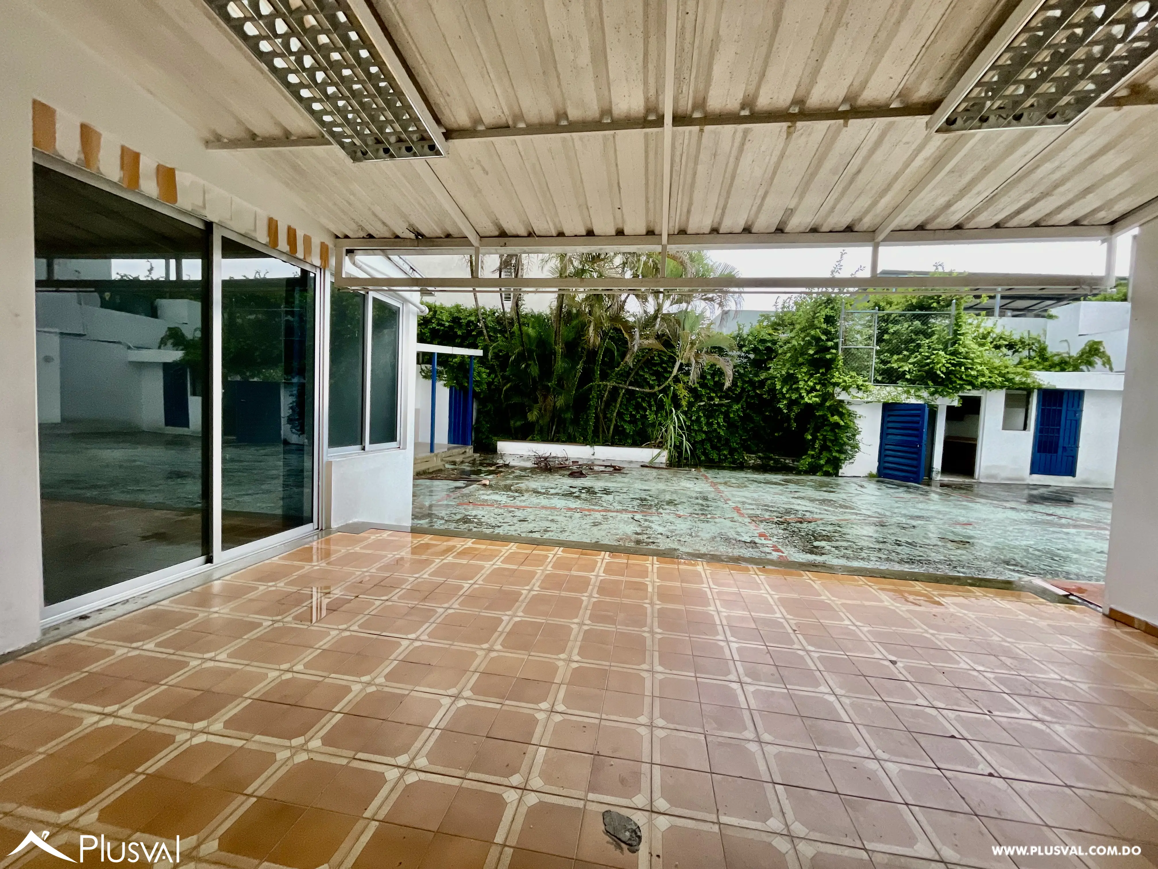 Amplio Local Comercial en el Ensanche Julieta 468550
