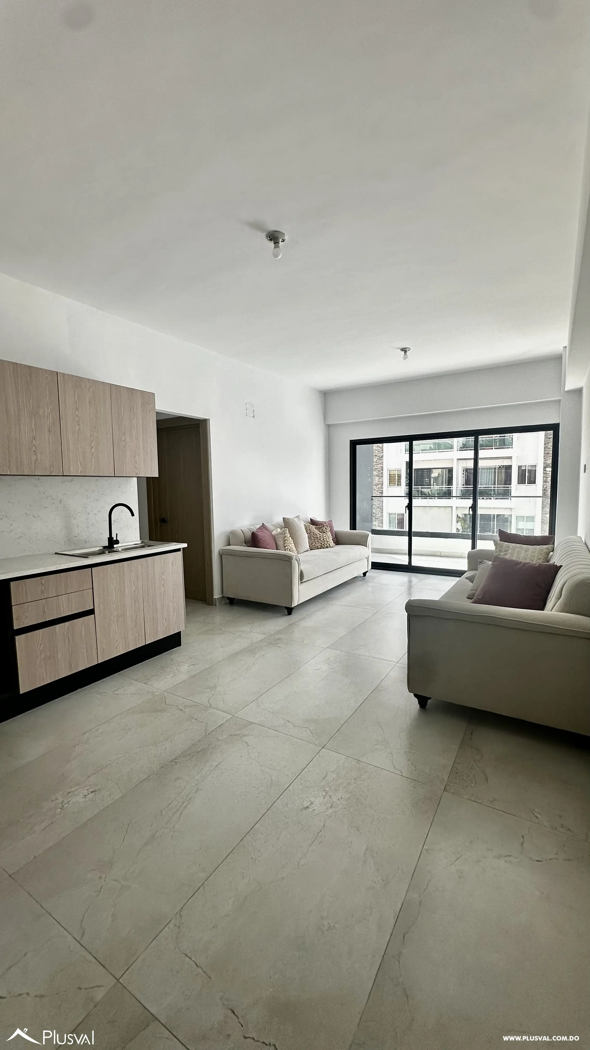 Apartamento en alquiler de 2 habitaciones en Evaristo Morales 497214