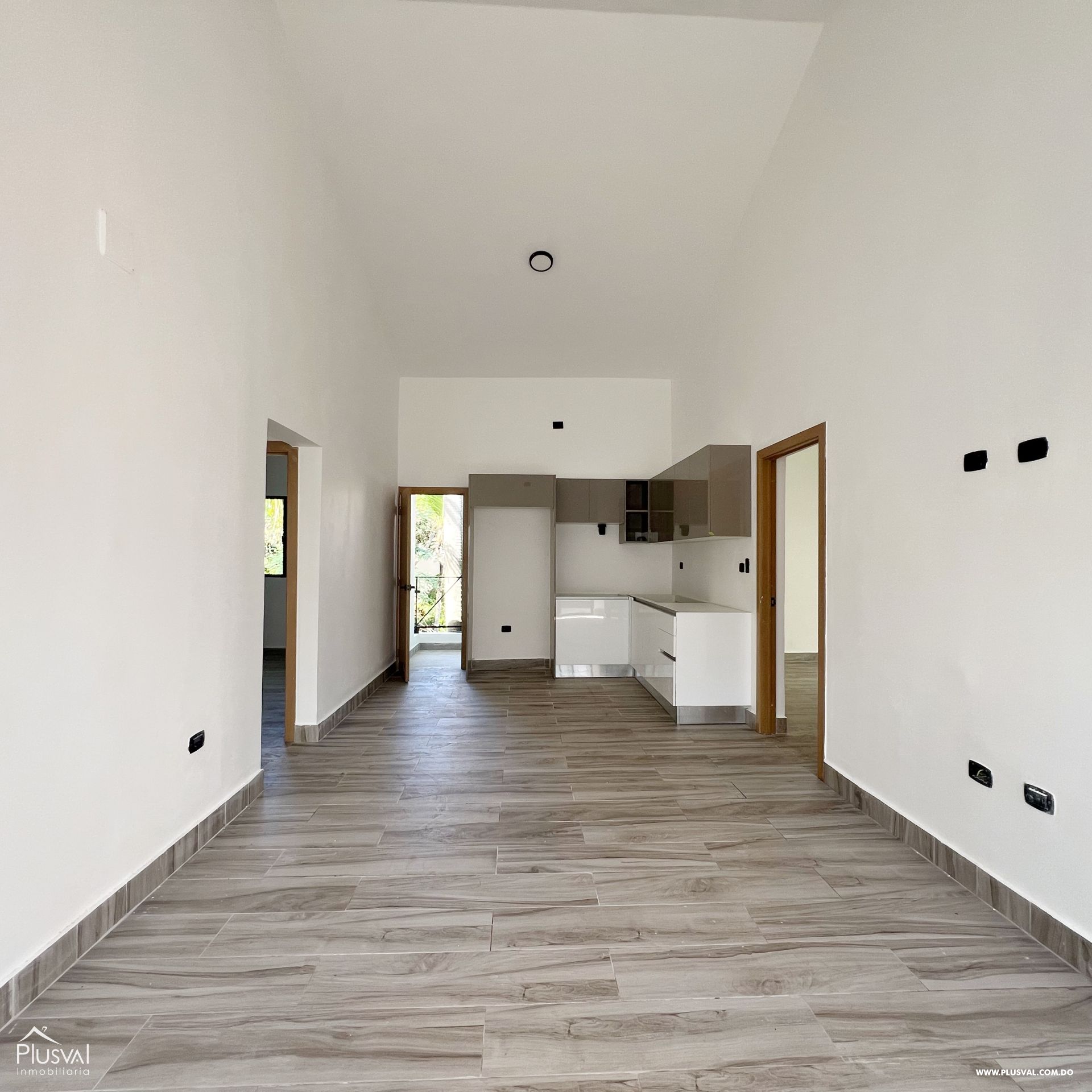 Apartamento de 3 habitaciones con balcón, parqueo y acceso a playa 400479