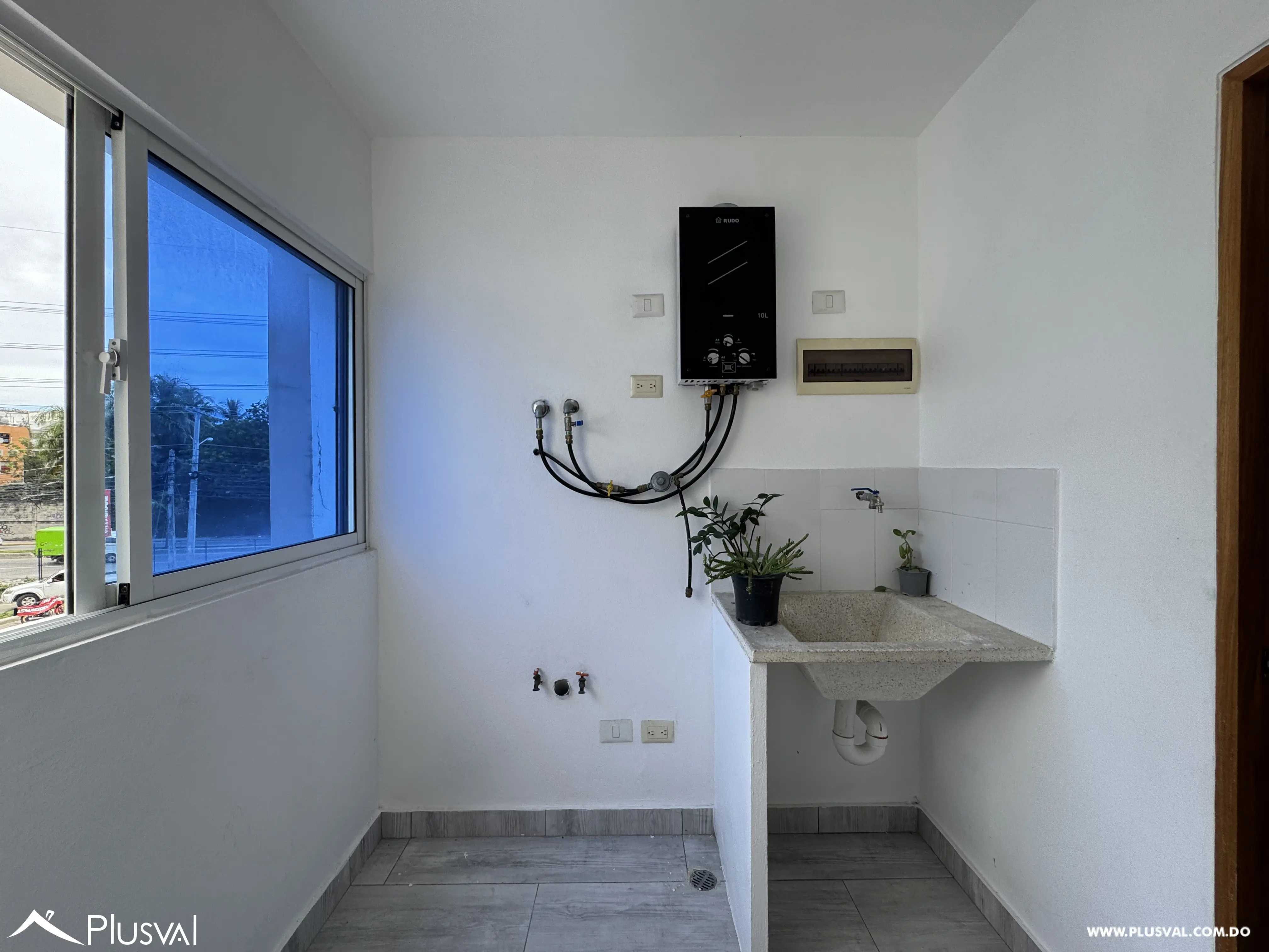 Penthouse en alquiler de 3 habitaciones con terraza en Altos de Arroyo Hondo 462850