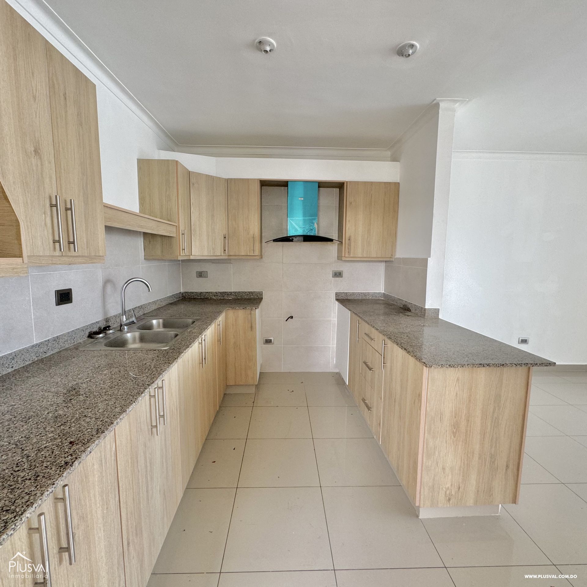 Amplio Apartamento en Alquiler nuevo en Colinas del Arroyo 434784