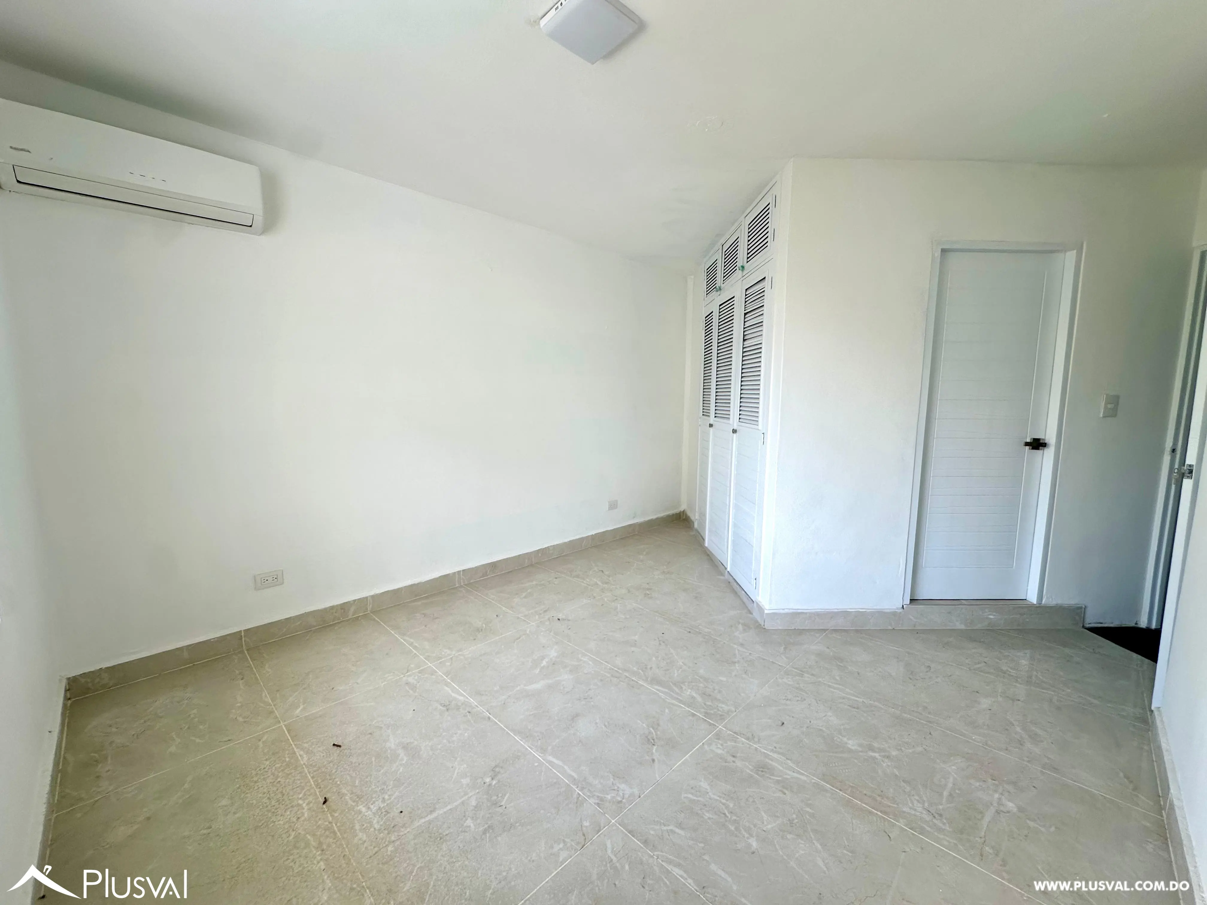 Apartamento de 3 habitaciones en Evaristo Morales 525961