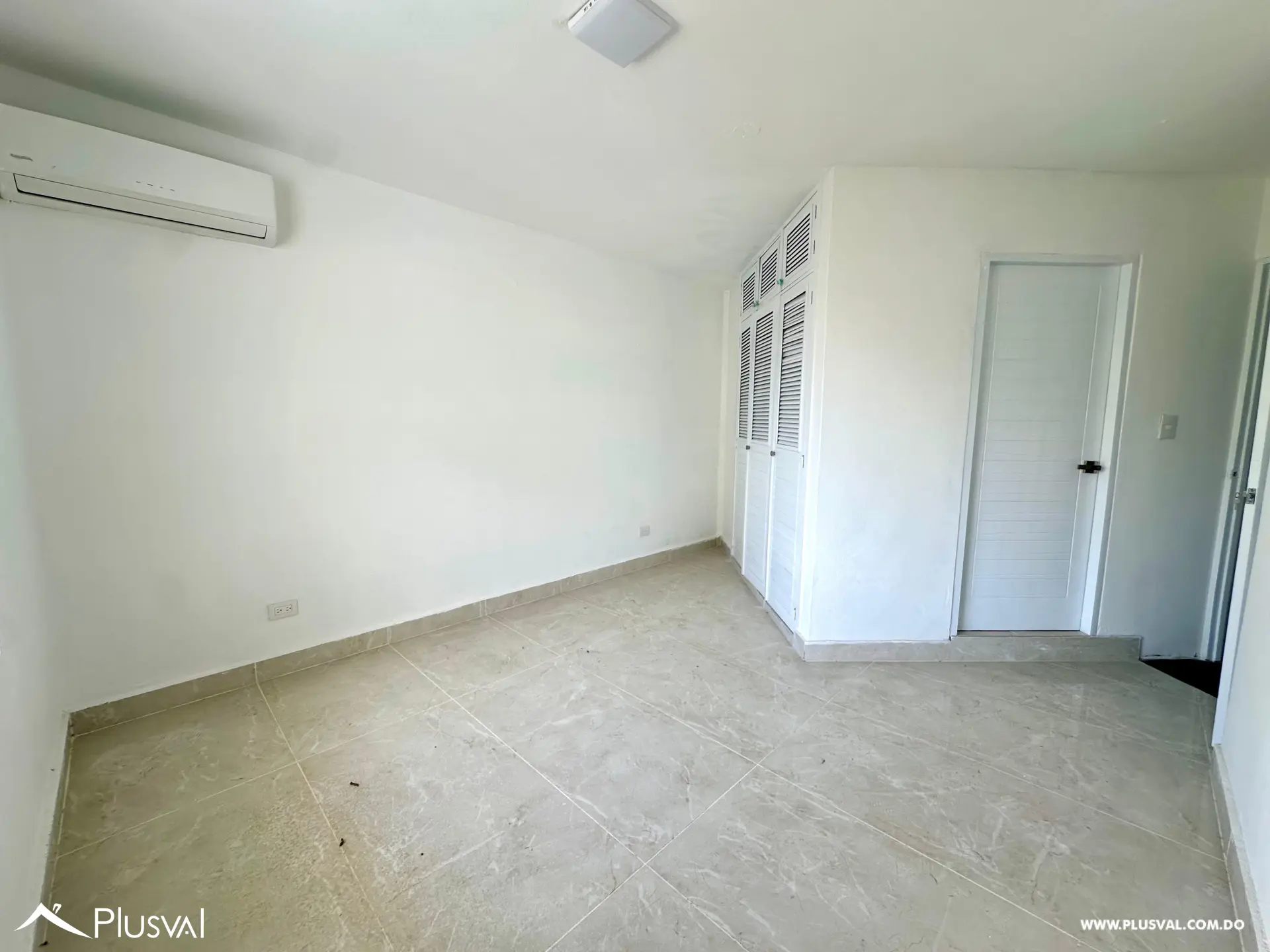 Apartamento de 3 habitaciones en Evaristo Morales 525961