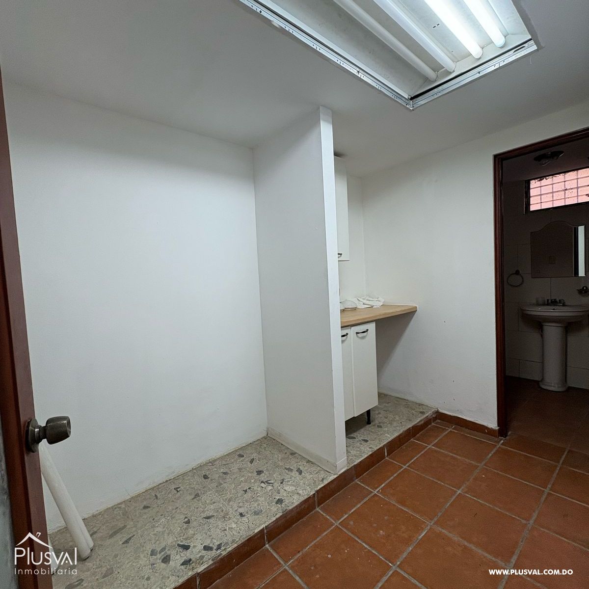 Local de Primer Nivel ideal para almacenamiento 423176