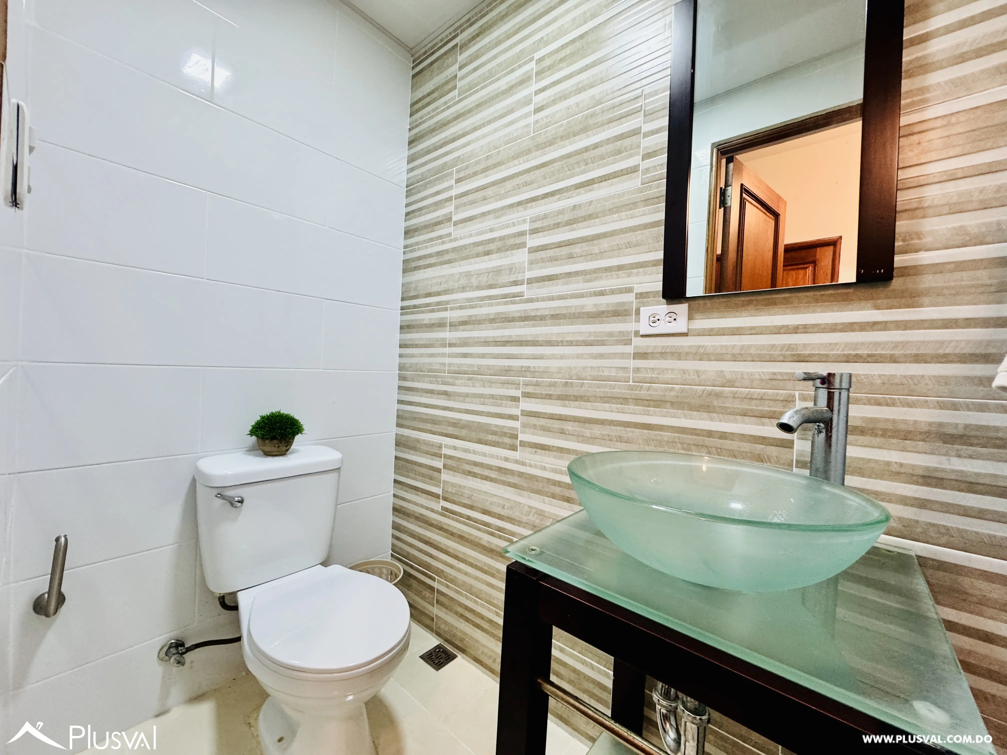 Amplio apartamento clásico en alquiler en Piantini 469303