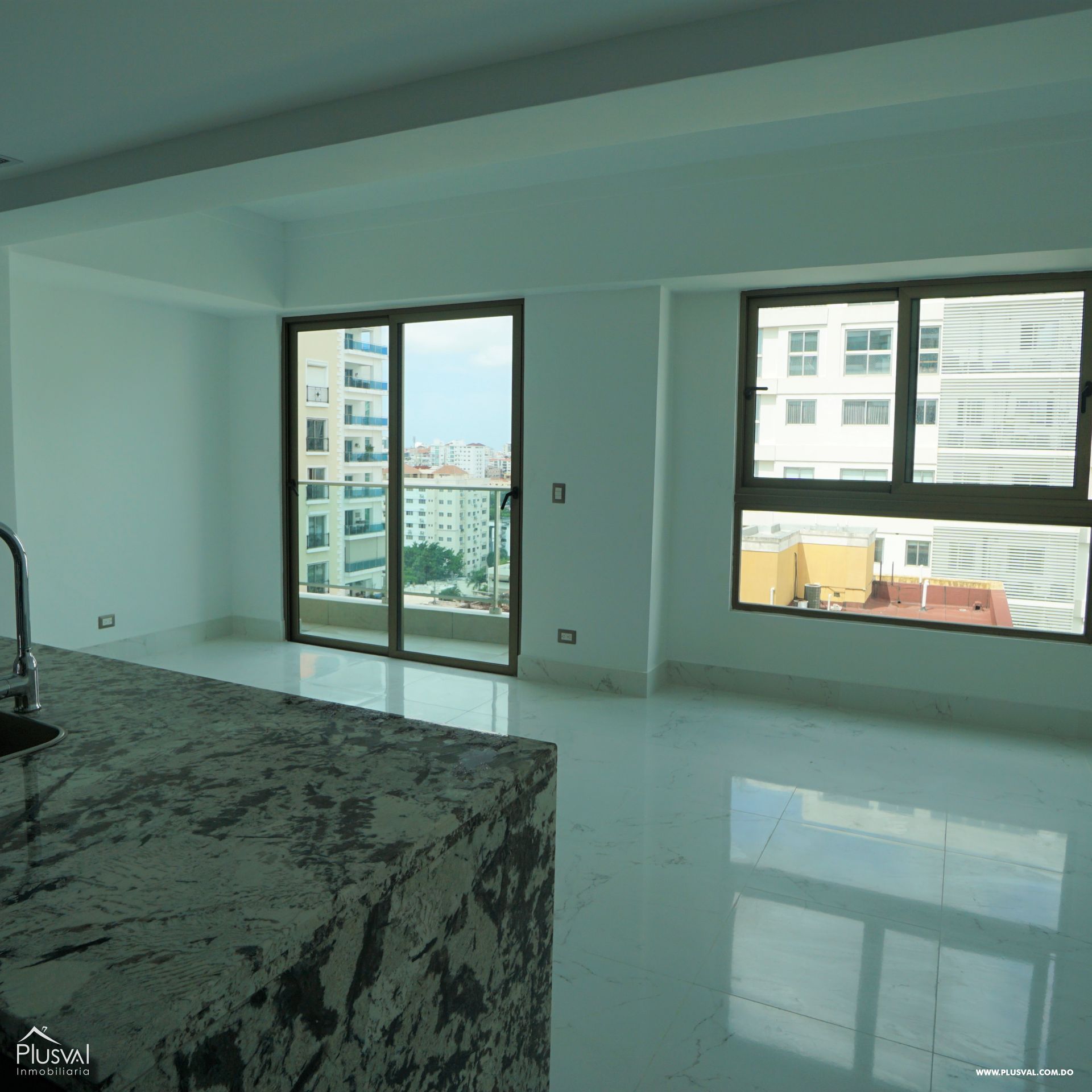 Apartamento en alquiler con linea blanca en Piantini 183097