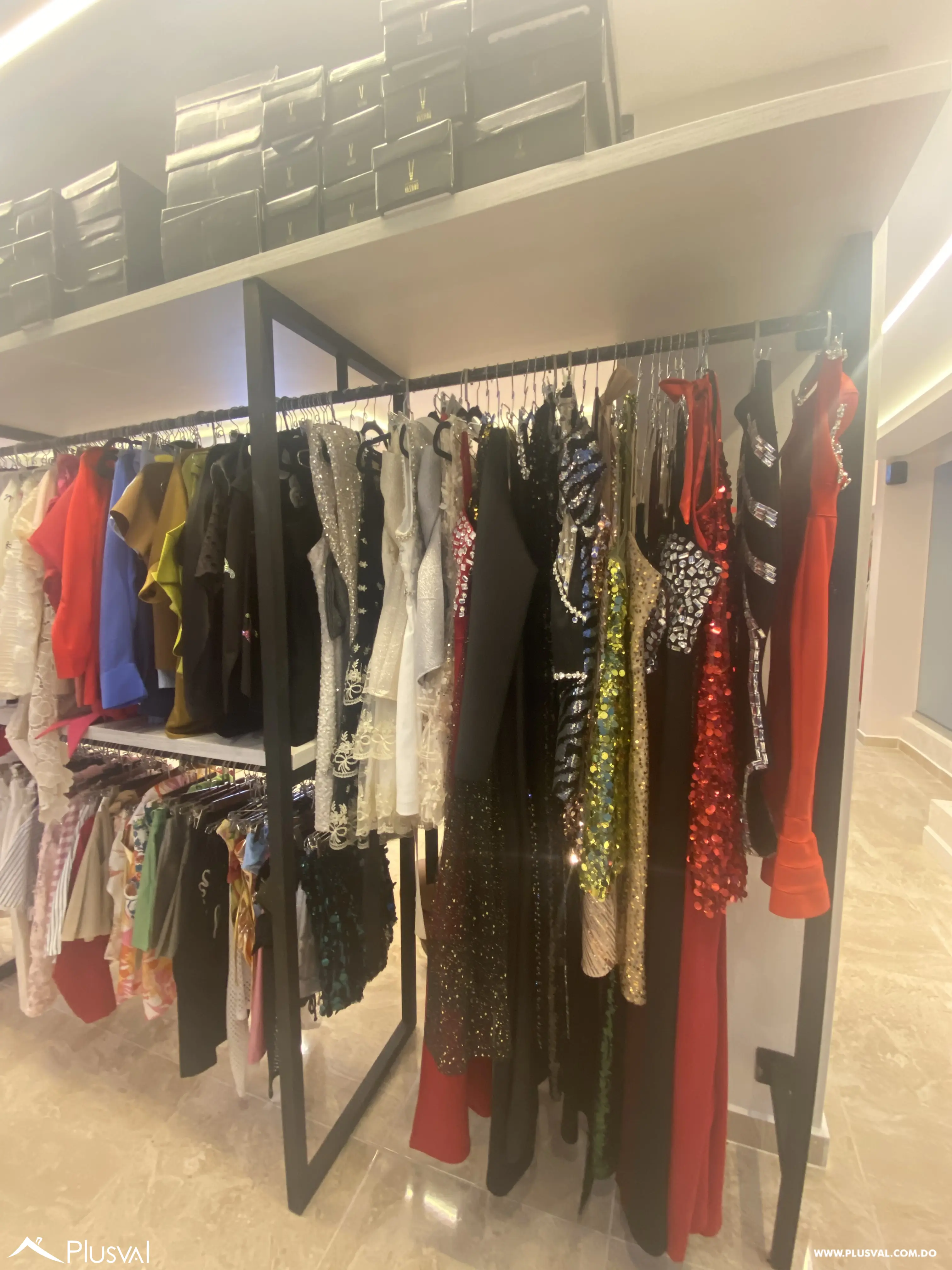 Vendo Traspaso de Excelente Tienda en Local de Plaza Comercial en el Millón 464768