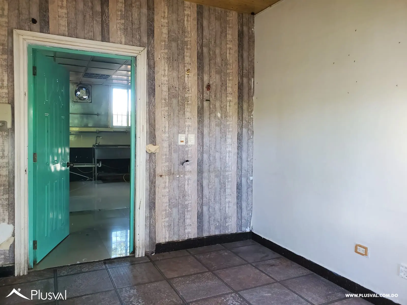 Venta de Plaza Comercial con Tres Locales Disponibles en La Vega 507584