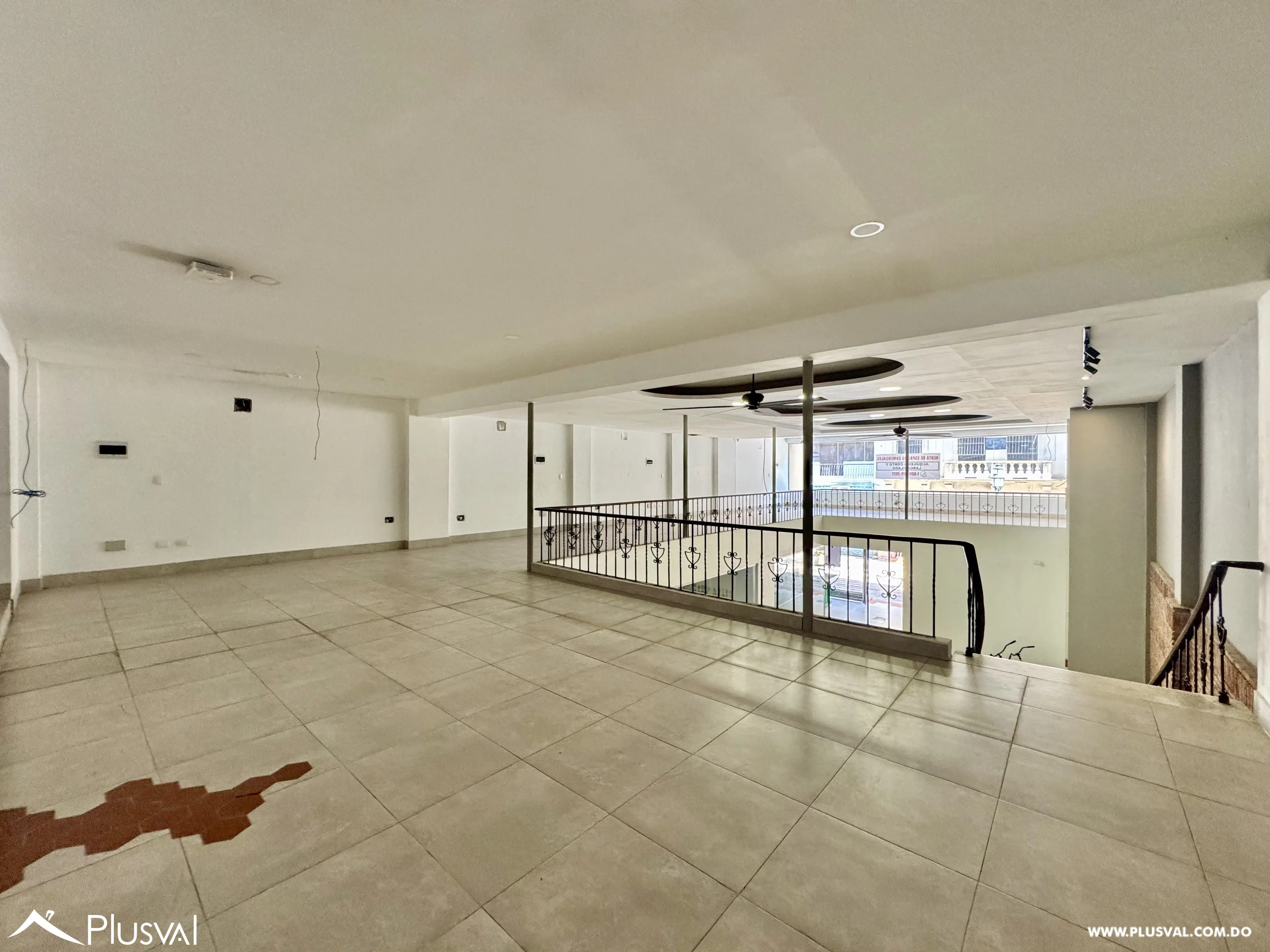 Alquilo Excelente Local Comercial - 2do Nivel en la Calle El Conde 504849