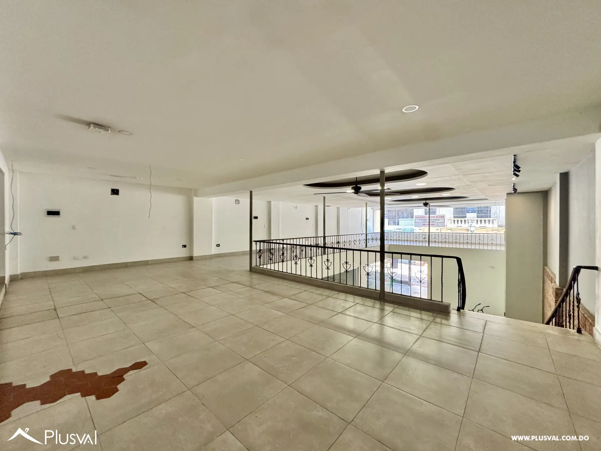 Alquilo Excelente Local Comercial - 2do Nivel en la Calle El Conde 504849