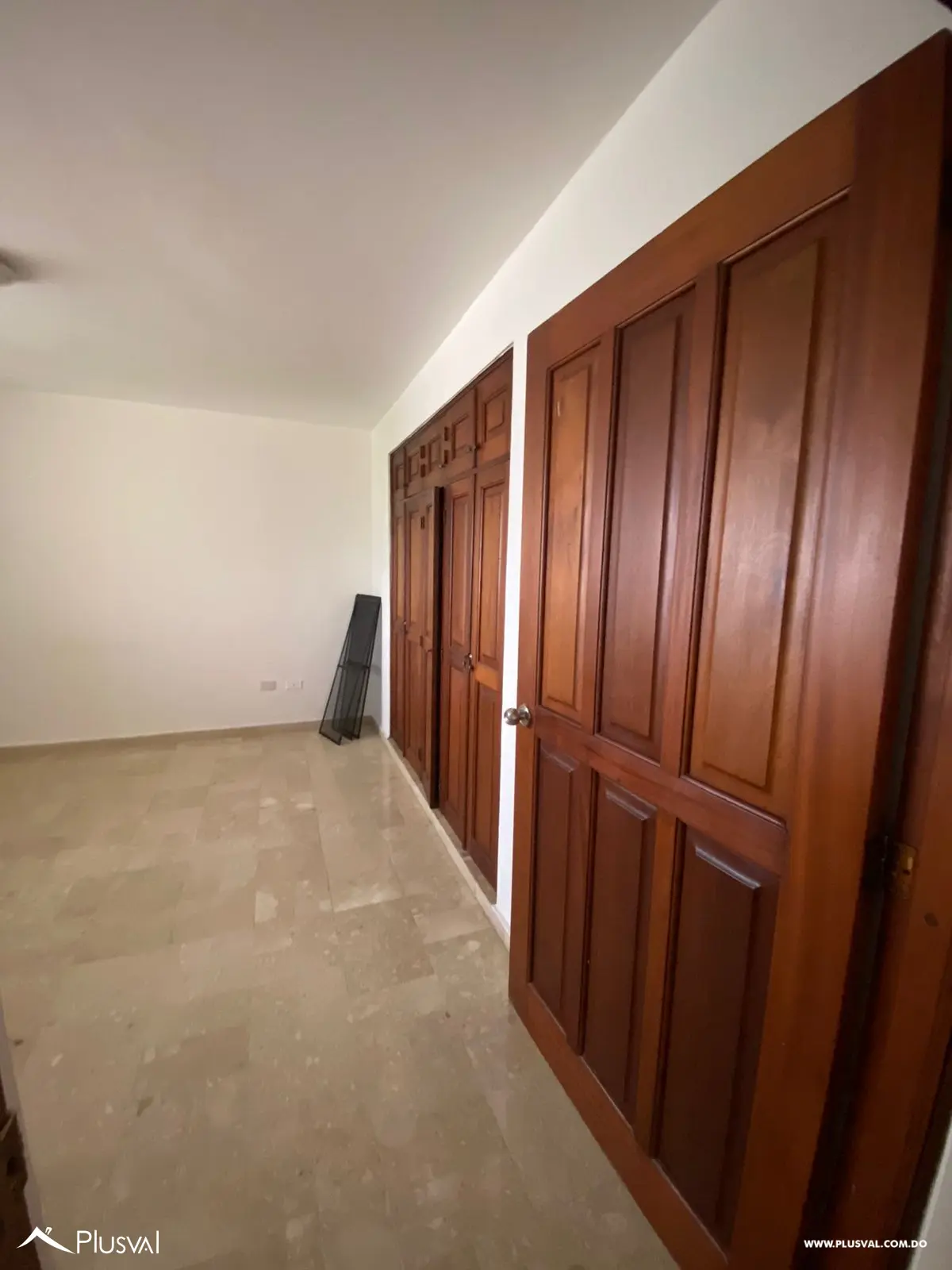 Apartamento en 3er Nivel Espacioso y en Alquiler en la Esmeralda, Santiago de los Caballeros 485356