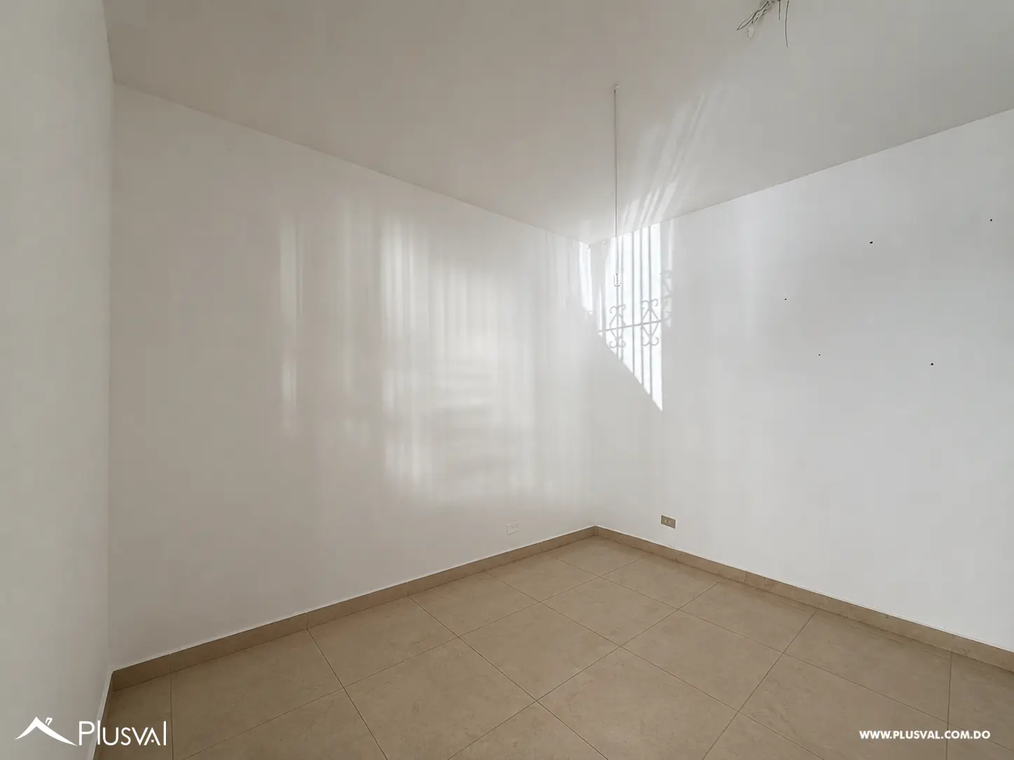 Alquilo Excelente Local Comercial en 1er Nivel en el Vergel 525068