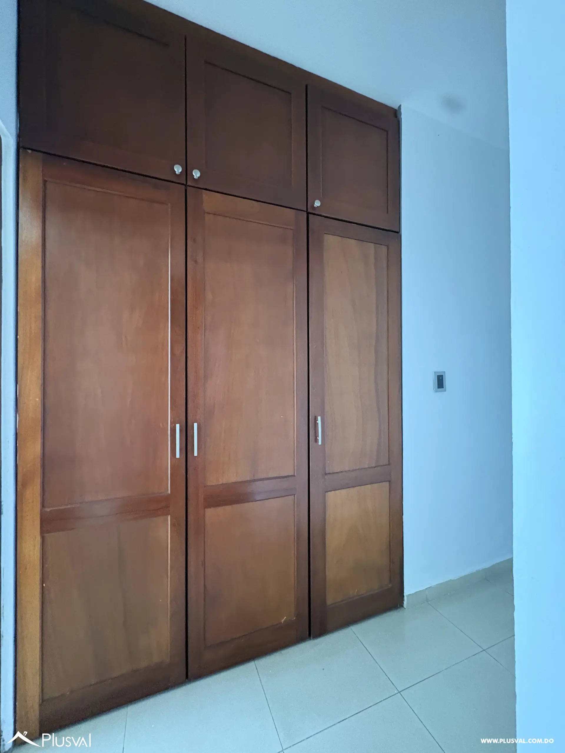 Cómodo apartamento en venta en Evaristo Morales. 532431