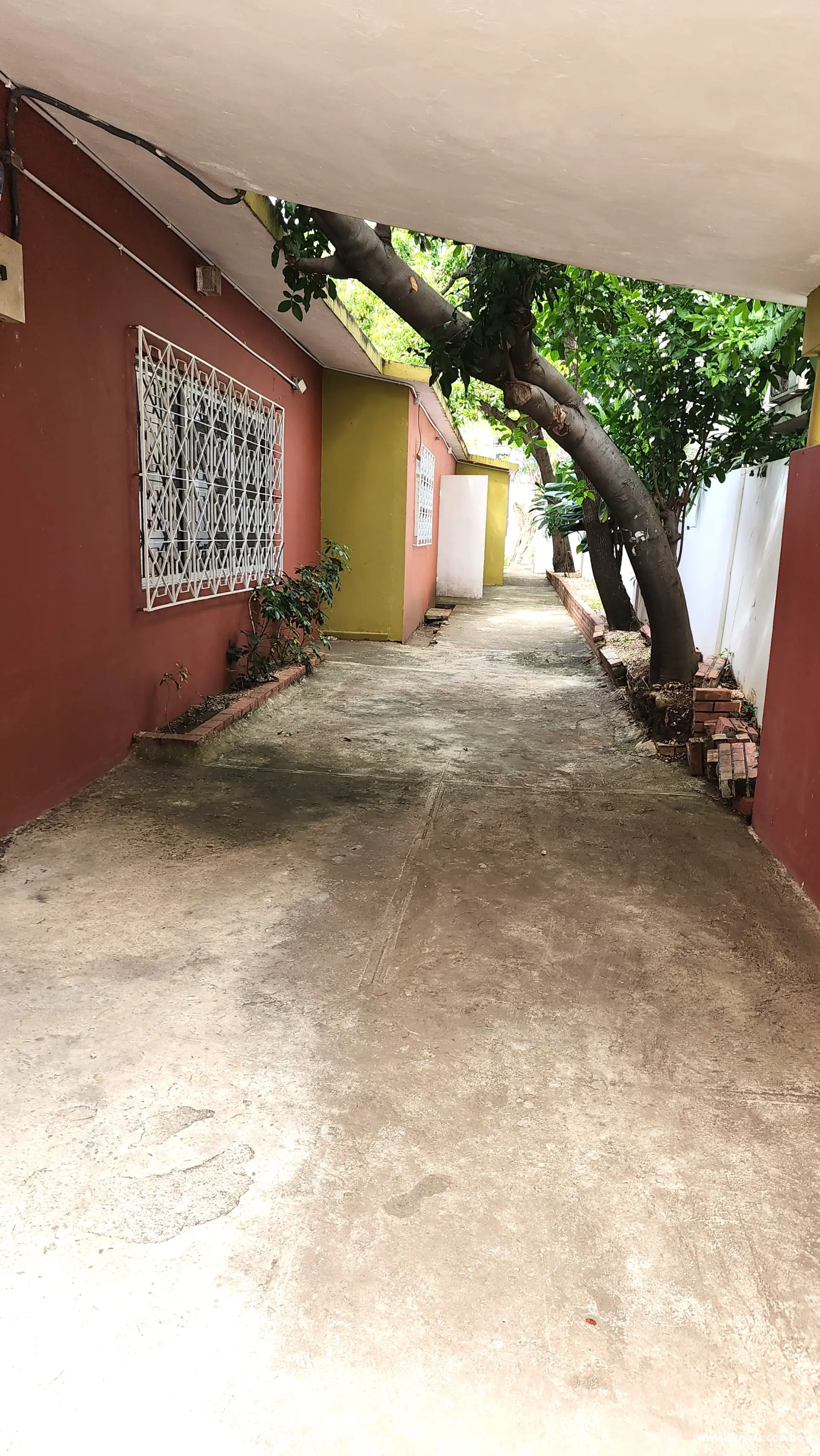 Se alquila casa para fines comerciales. 502698