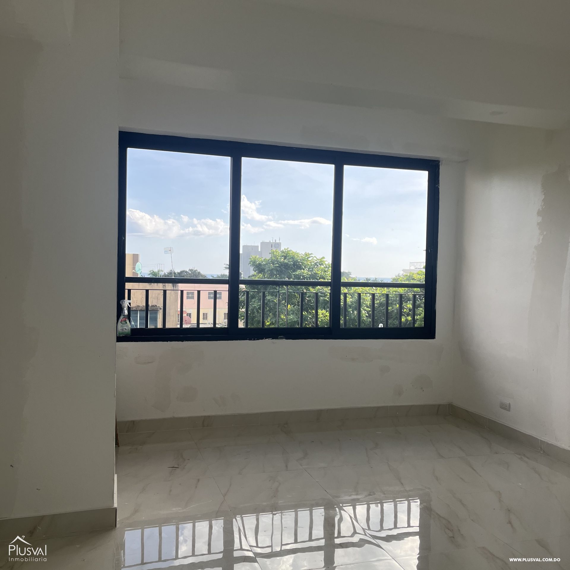 Edificio de 7 niveles en alquiler Gazcue distribuidos en aptos. y areas sociales 338235