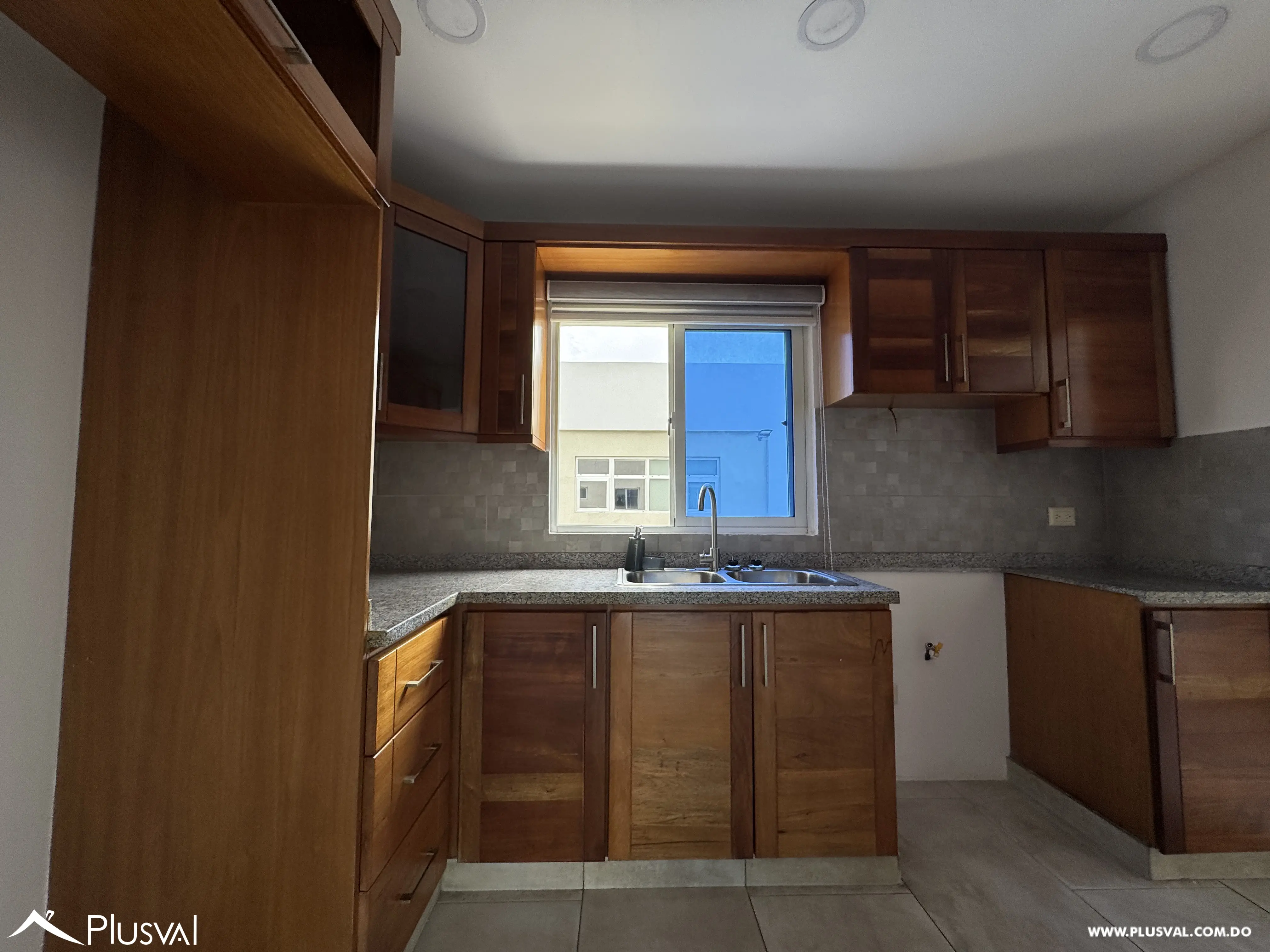 Penthouse en alquiler de 3 habitaciones con terraza en Altos de Arroyo Hondo 462848