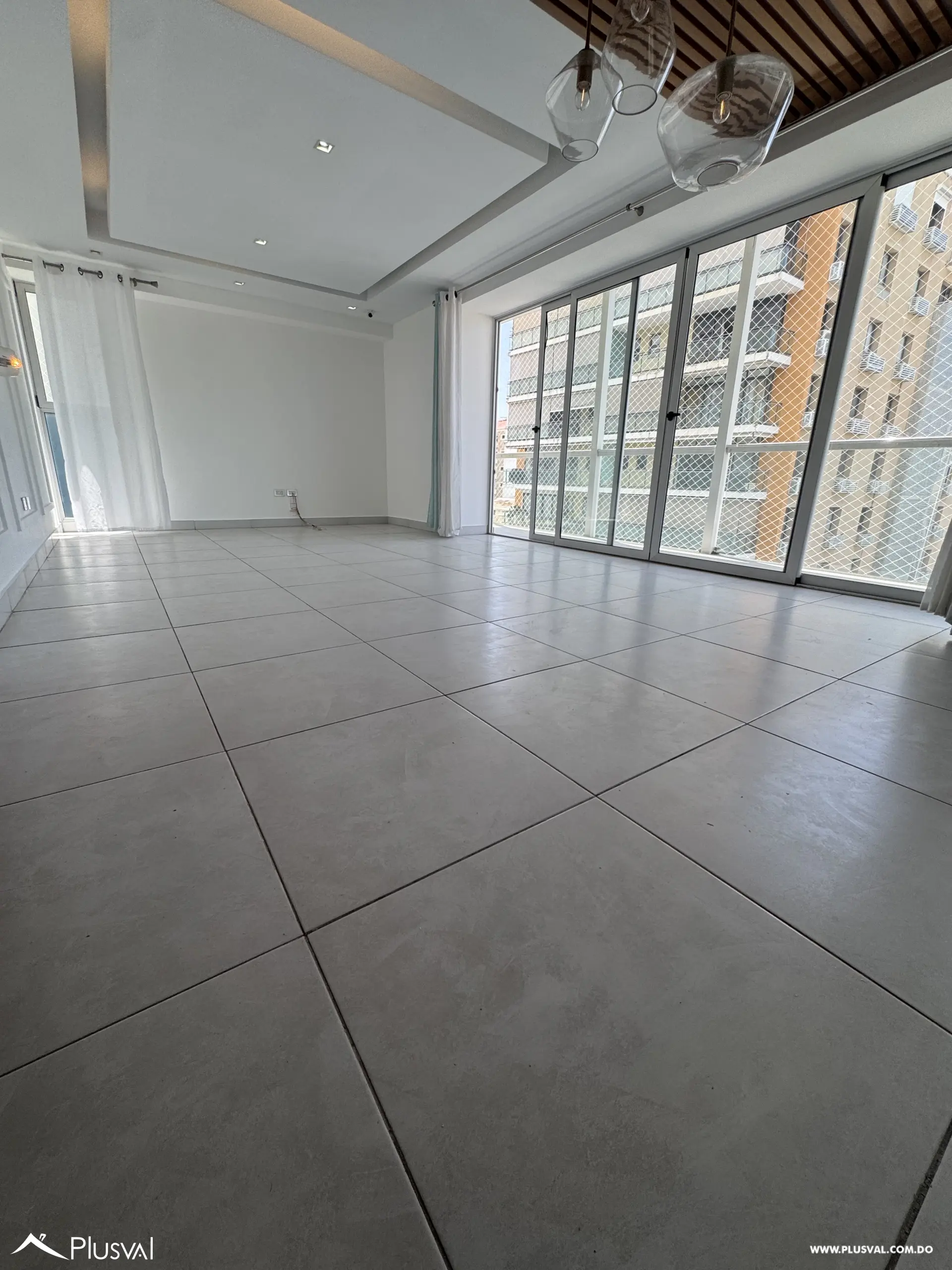 Alquiler apartamento de 3 habitaciones en Evaristo Morales. 518468
