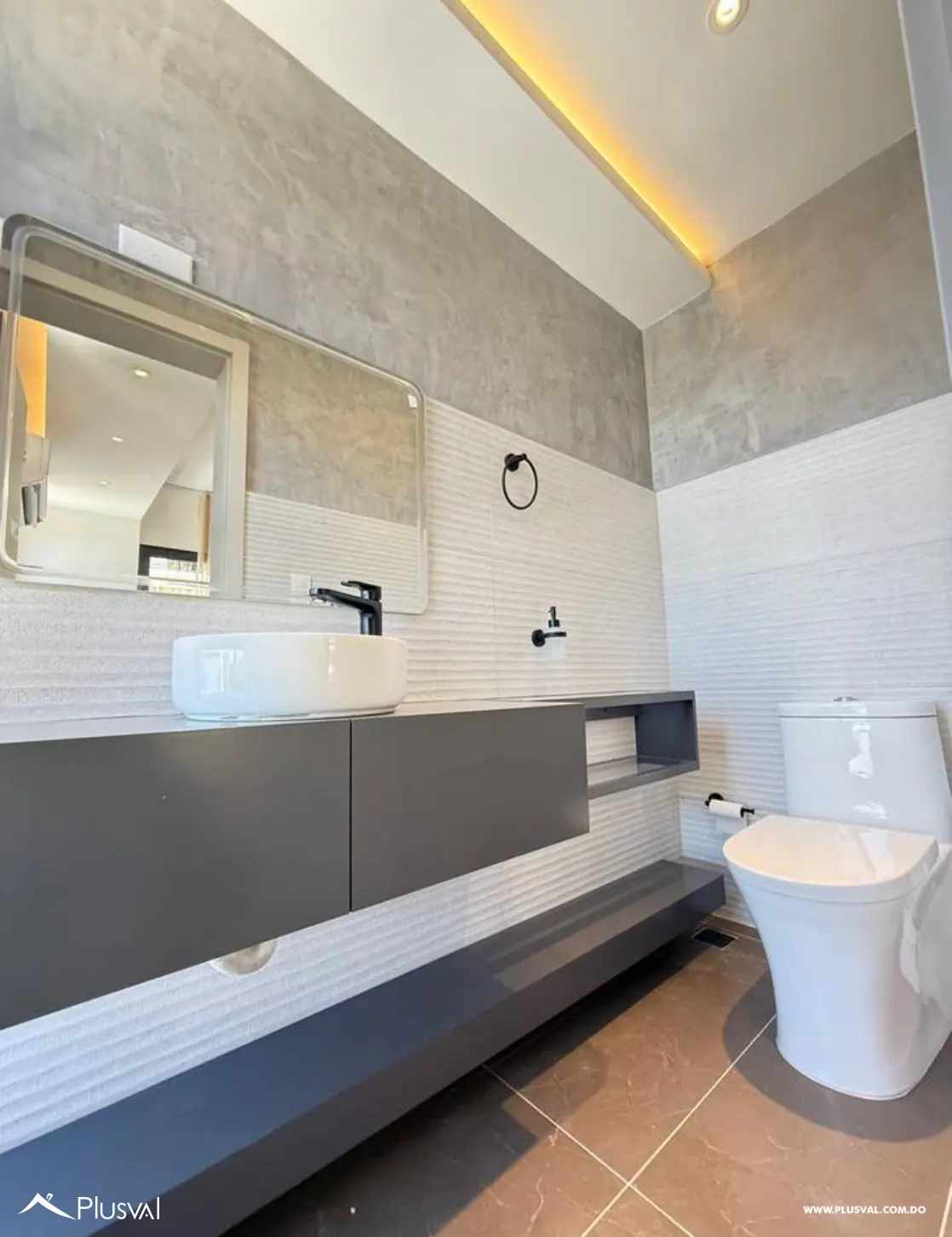 Apartamento Amueblado de Lujo en La Esmeralda con Vistas Panorámicas a Santiago. 523040