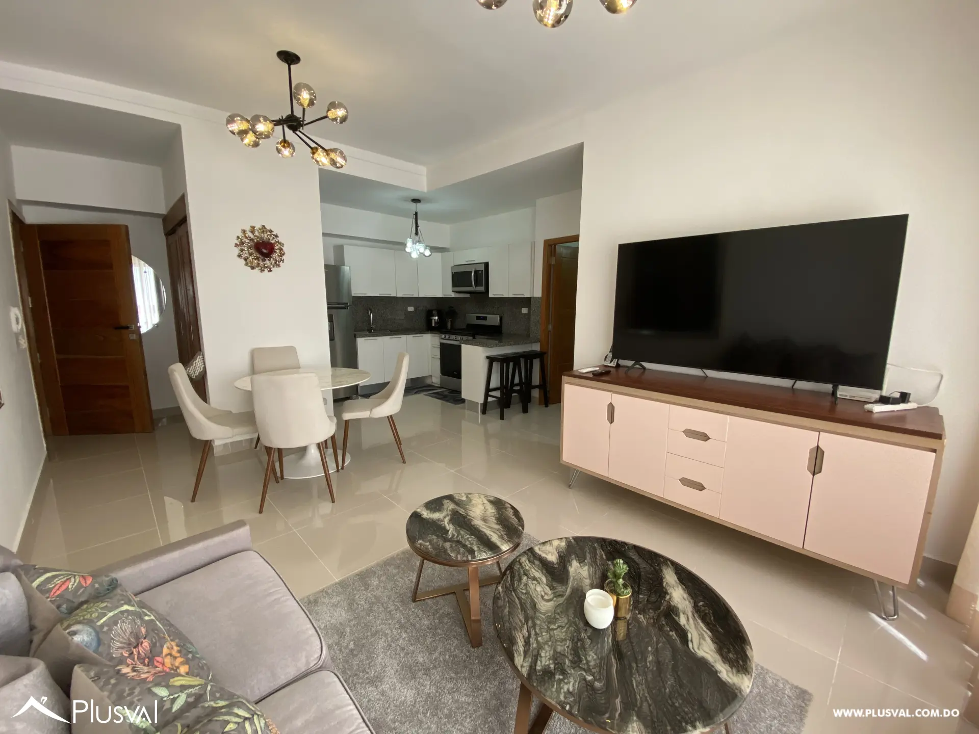Apartamento Amueblado piso Alto en Evaristo Morales 510358