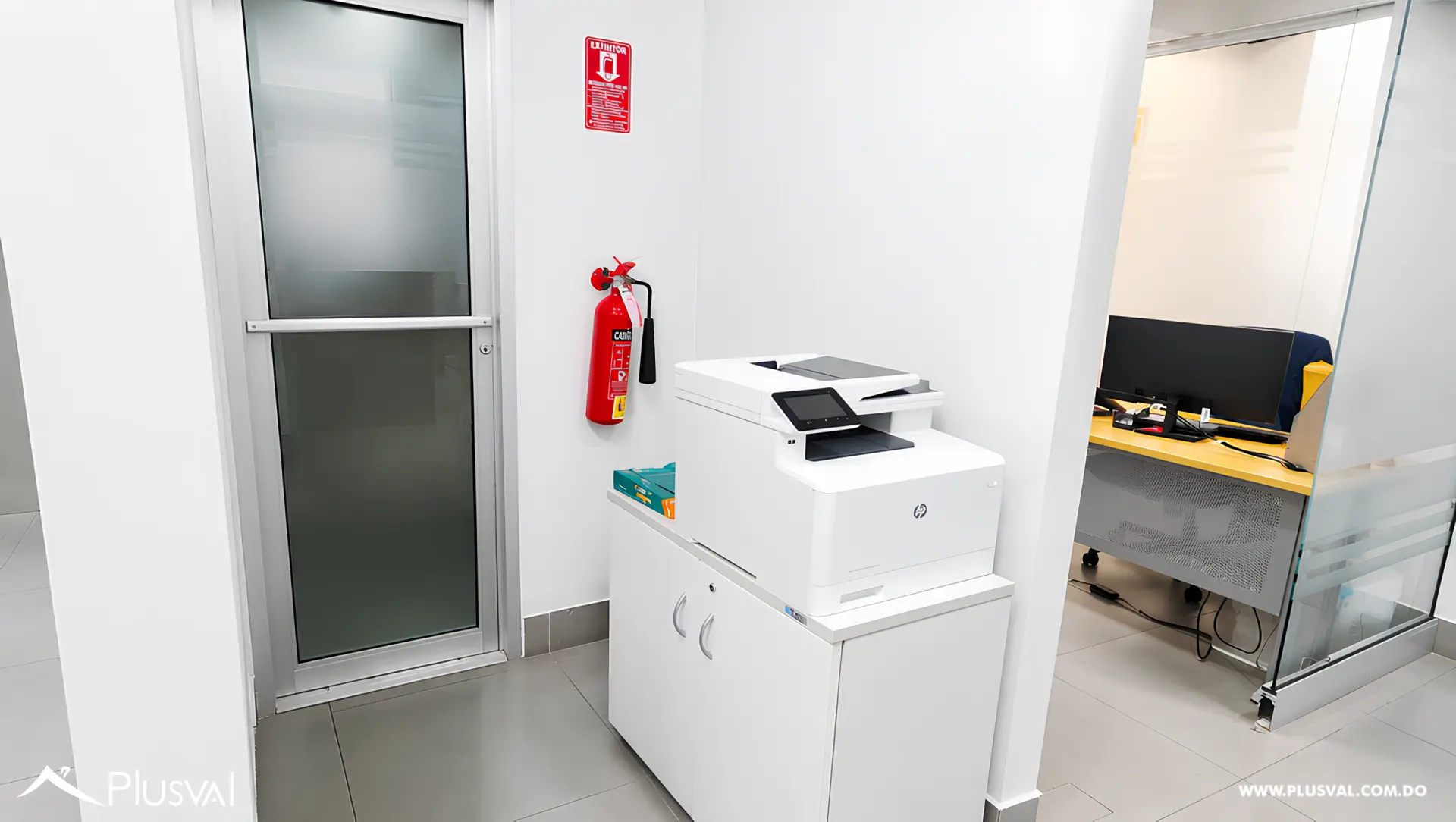 Amplio Local comercial en Torre Corporativa 520807
