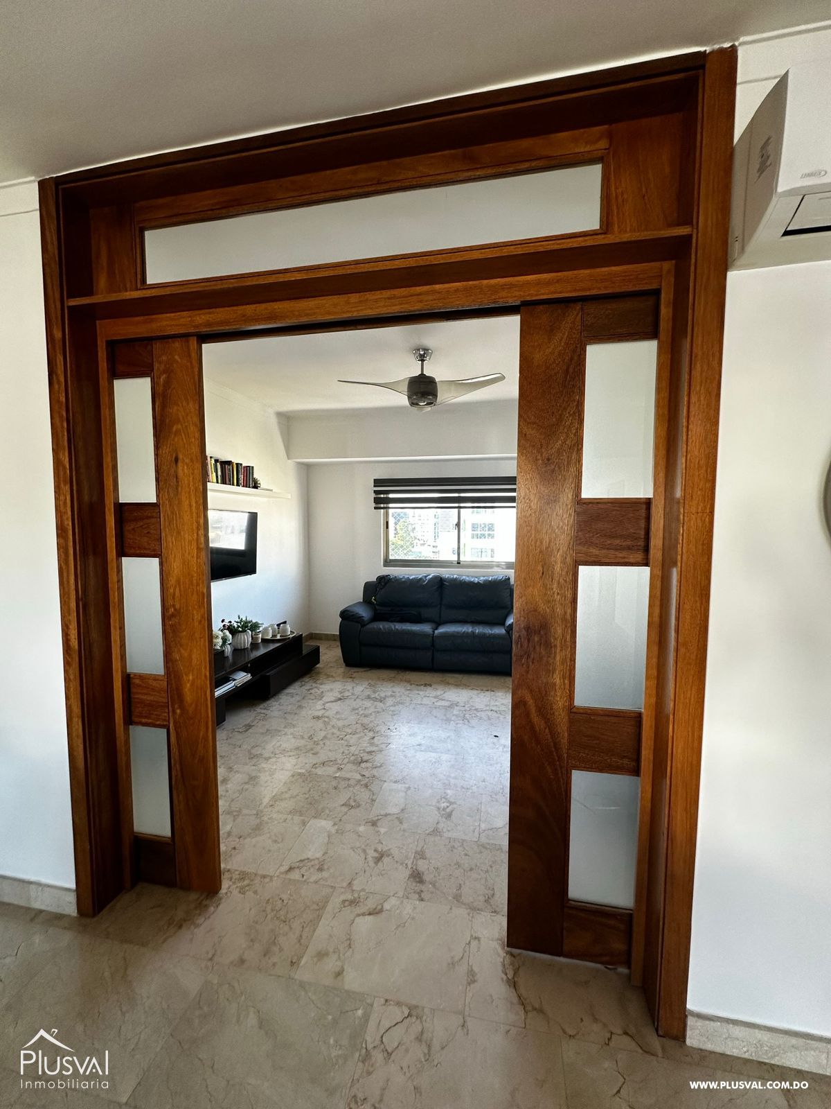 Residencia de lujo en Evaristo Morales. Amplio, privado y estratégicamente ubicado. 319256