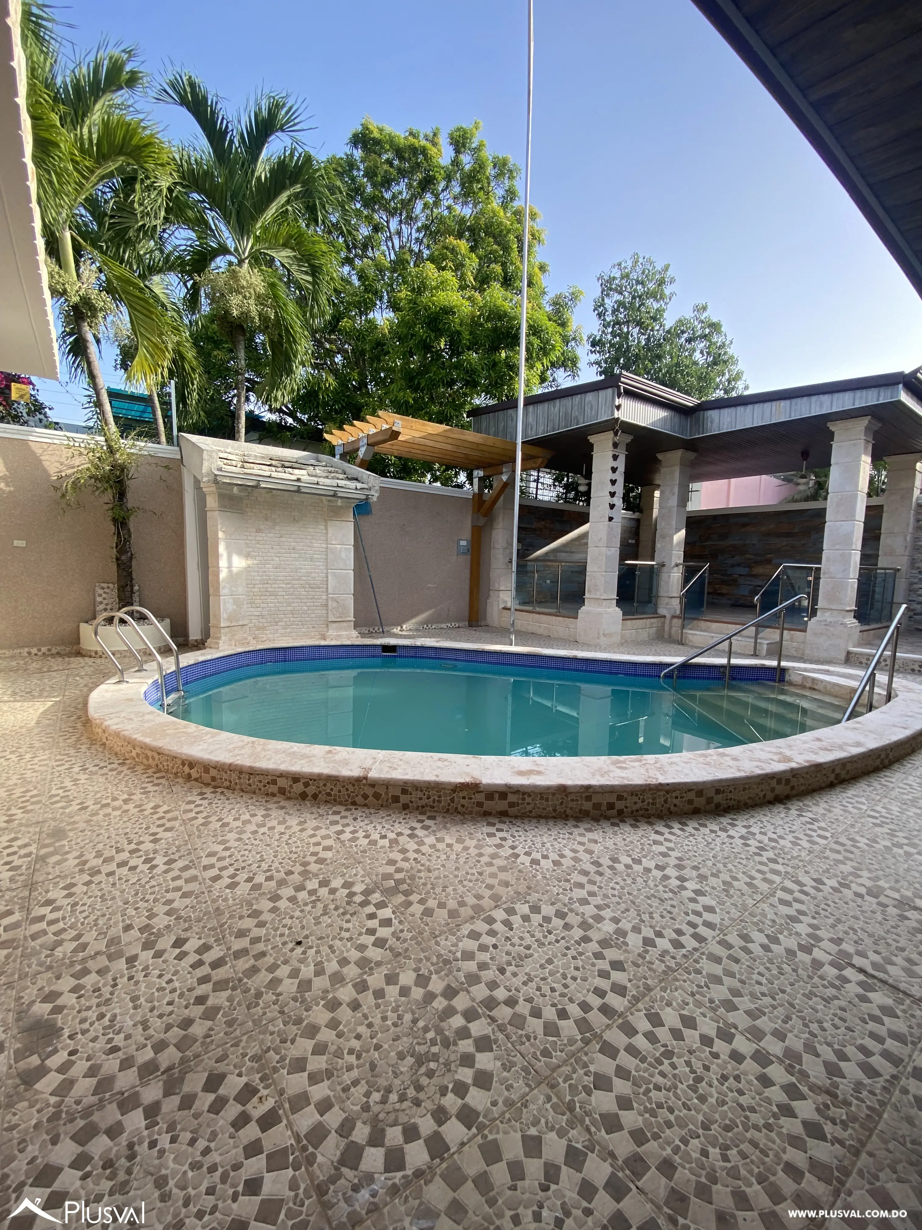 Casa Familiar en Alquiler con Piscina y Amplios Espacios en La Vega 517646
