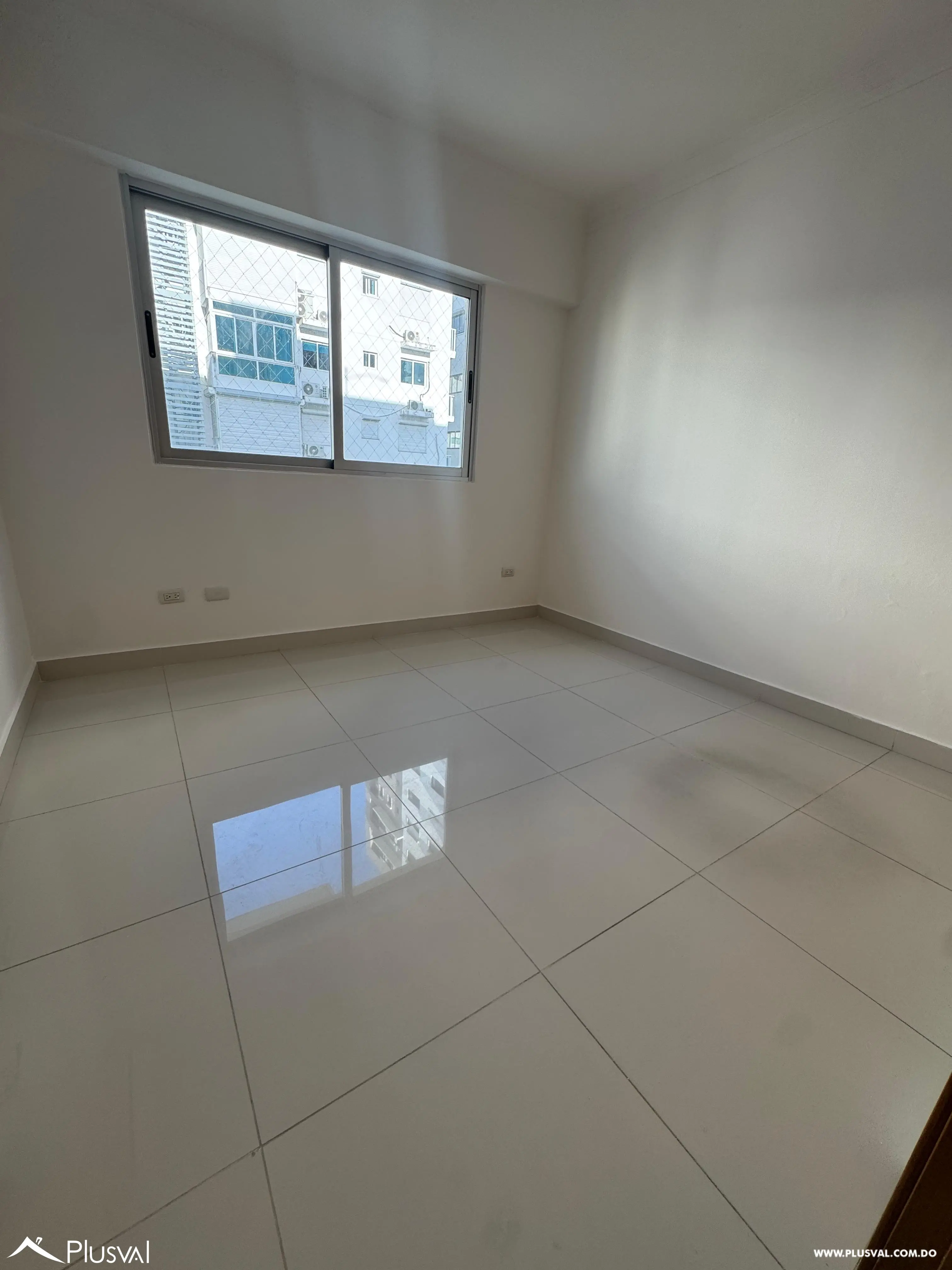 Apartamento en venta de 2 habitaciones y 1 parqueo en Evaristo Morales. 489220