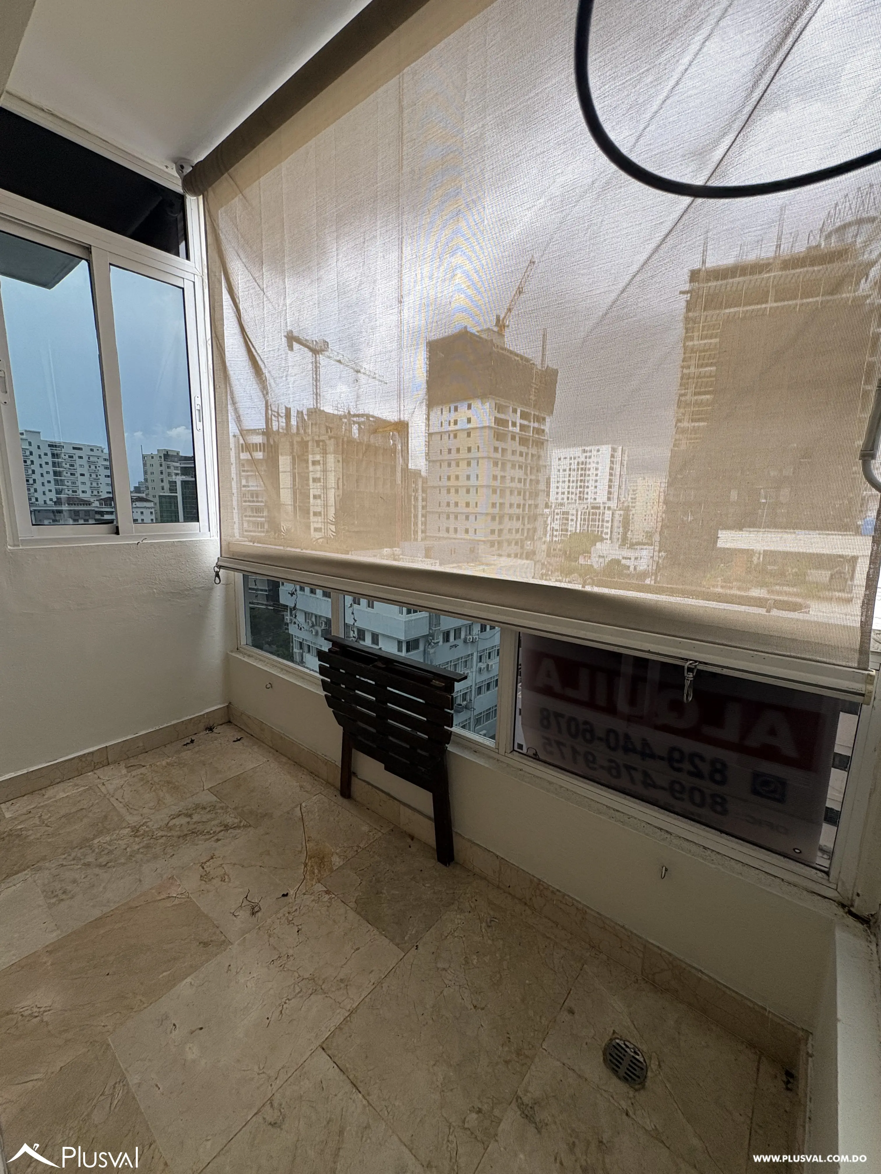 Apartamento en alquiler en el centro de Naco super amplio y piso alto 535132